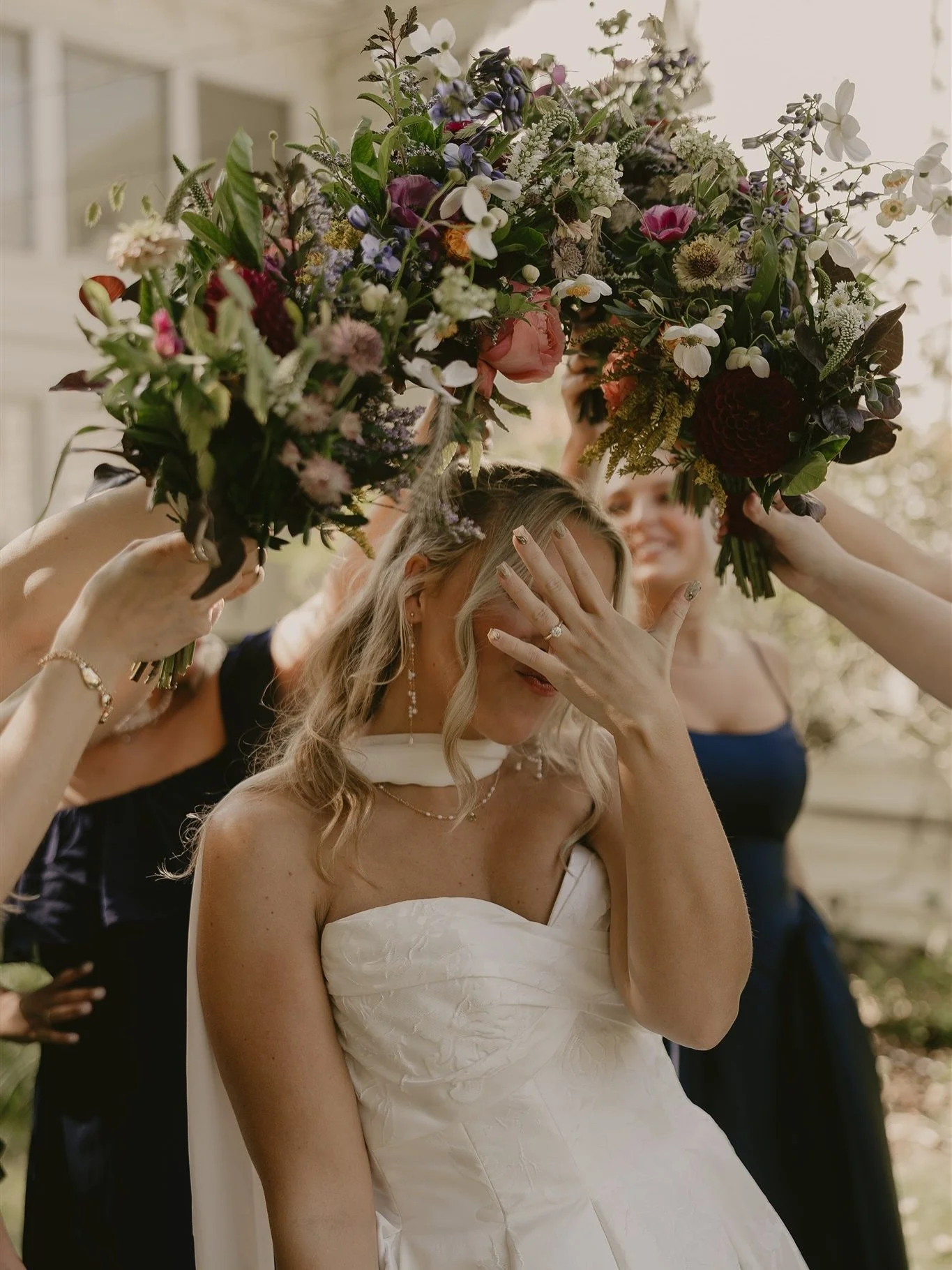 Josie ✨
___
#kalamazooweddingphotographer
#michiganweddingphotographer #theknot
#midwestphotographer #authenticlovemag
#junebugweddings #zolaweddings
#anotherwildstory
#grandrapidsweddingphotographer
#elopementphotographers