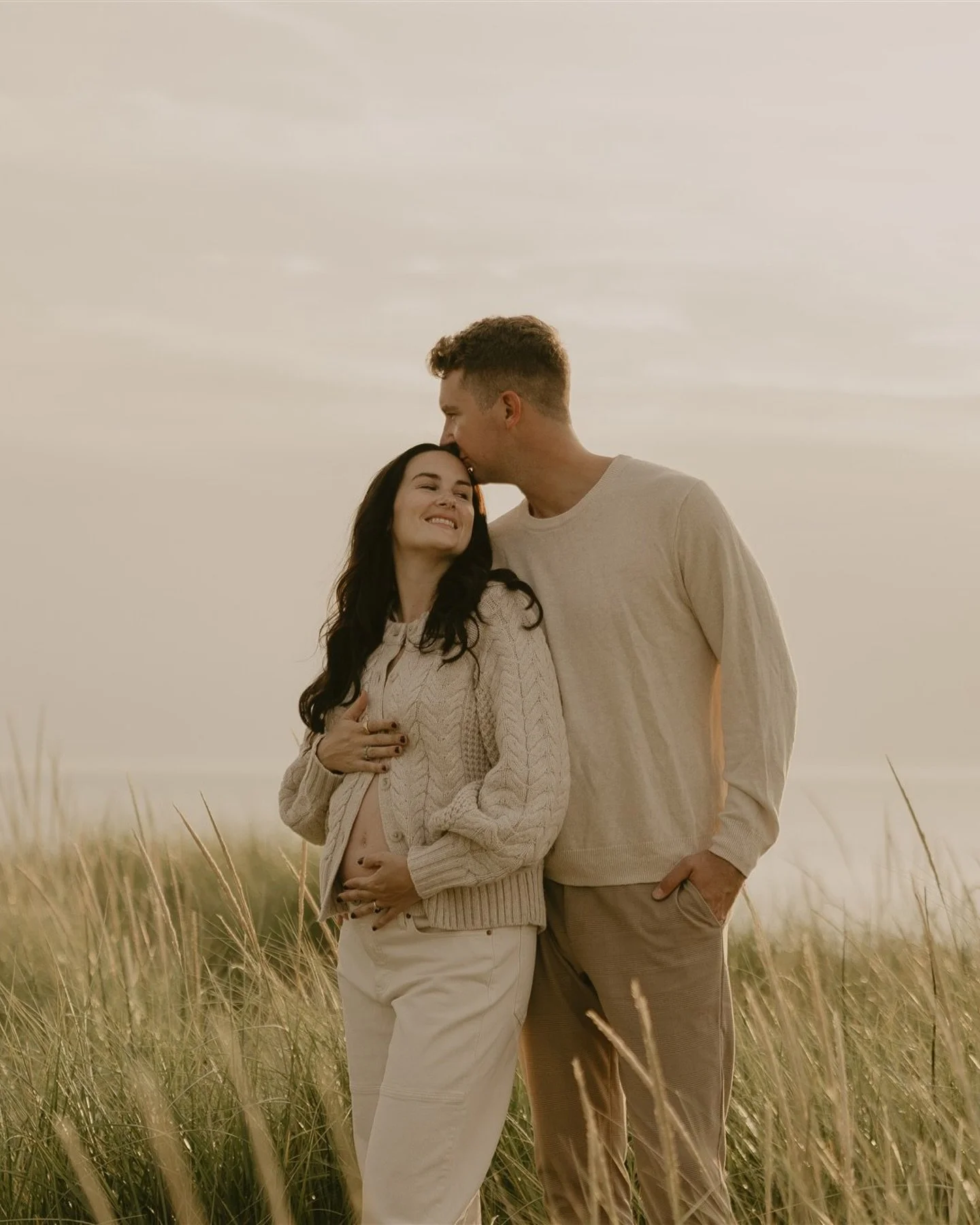 Dan + Courtney 
___
#kalamazooweddingphotographer #maternity #maternityphotoshoot 
#michiganweddingphotographer #theknot
#midwestphotographer #authenticlovemag
#junebugweddings #zolaweddings
#anotherwildstory
#grandrapidsweddingphotographer
#elopemen