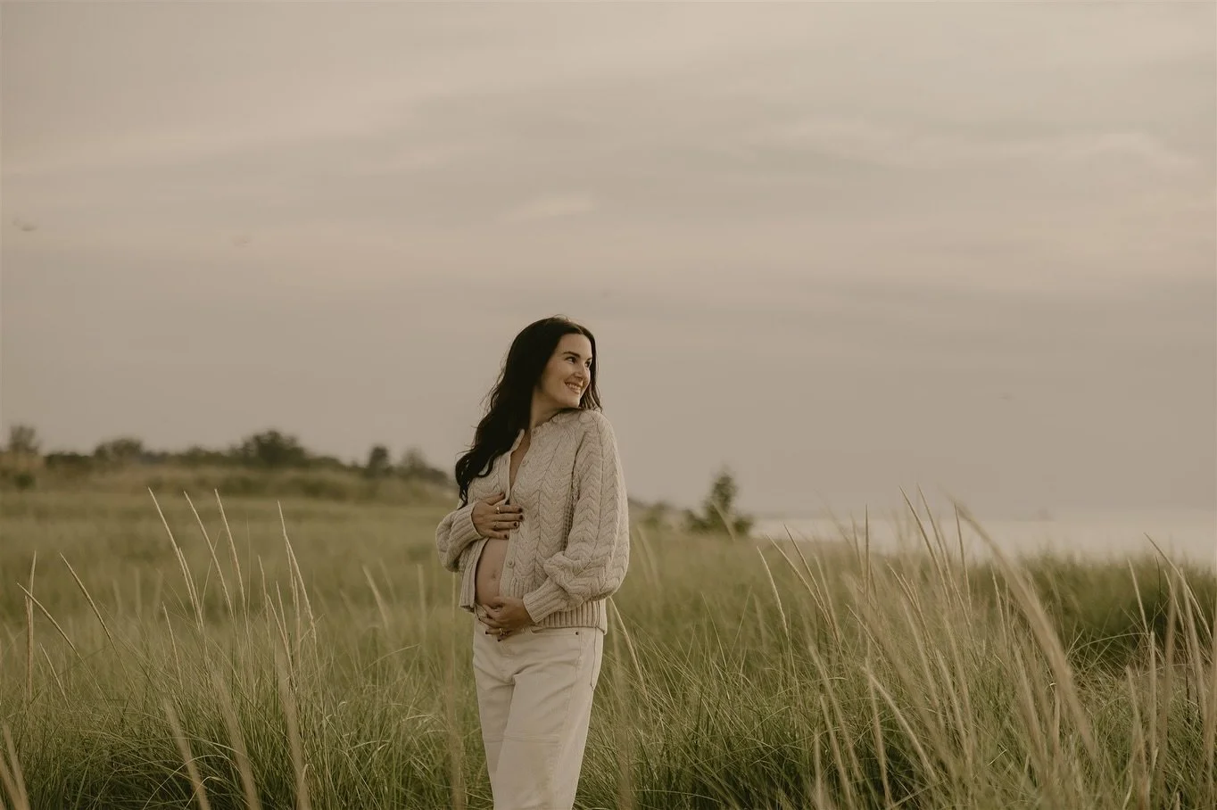 Courtney + her two boys 🤍
___
#kalamazooweddingphotographer #maternity #maternityphotoshoot 
#michiganweddingphotographer #theknot
#midwestphotographer #authenticlovemag
#junebugweddings #zolaweddings
#anotherwildstory
#grandrapidsweddingphotographe