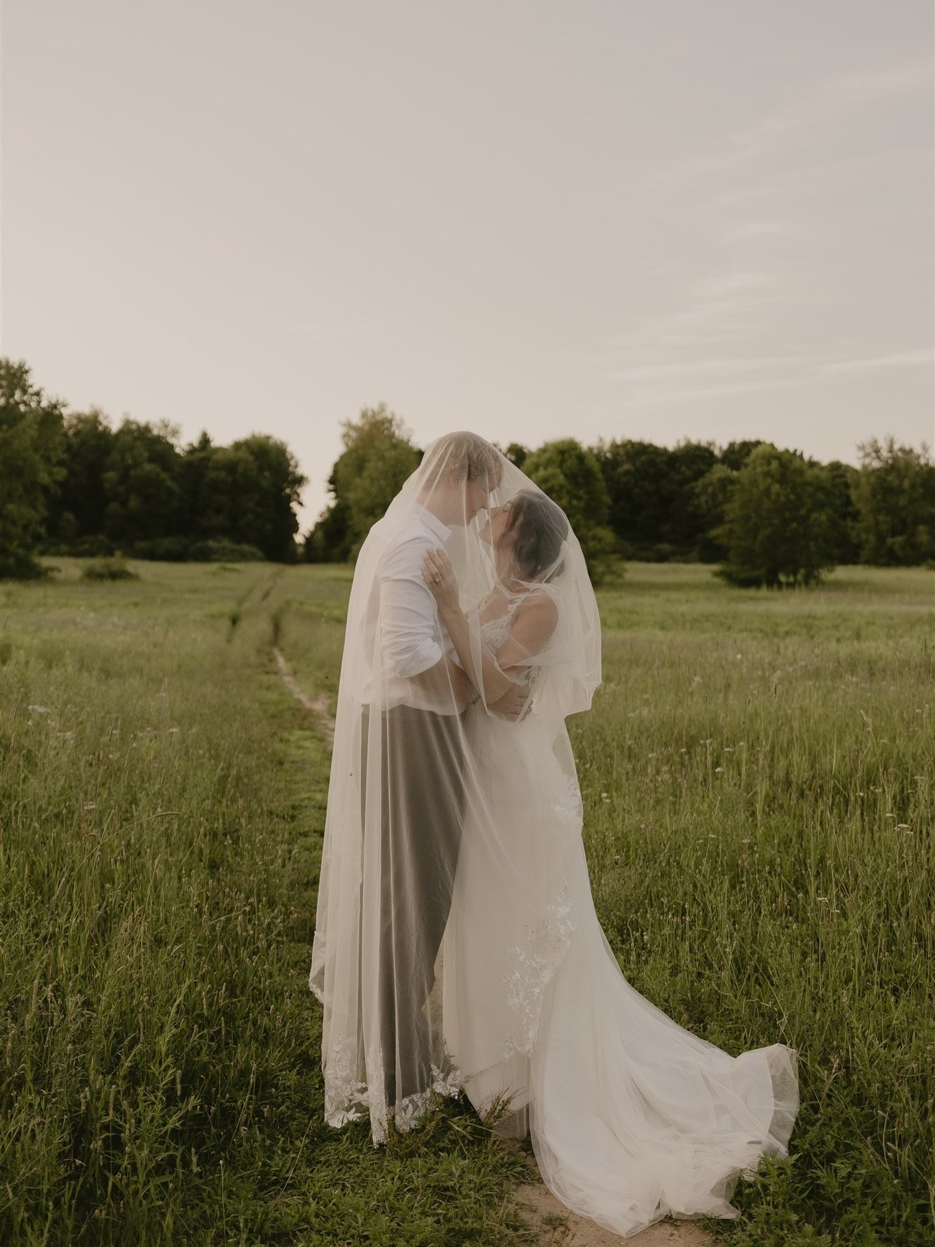 I can&rsquo;t believe I never shared this beautiful summer elopement. My apologies for keeping these tucked away&mdash;there&rsquo;s so much goodness coming your way. 
___
#kalamazooweddingphotographer
#michiganweddingphotographer #theknot
#midwestph