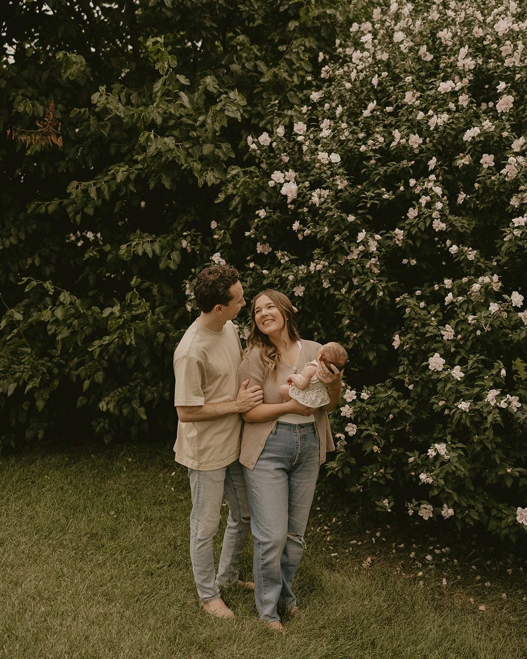 The sweetest little fam
___
#kalamazooweddingphotographer
#michiganweddingphotographer #theknot
#midwestphotographer #authenticlovemag
#junebugweddings #zolaweddings
#anotherwildstory
#grandrapidsweddingphotographer
#elopementphotographer