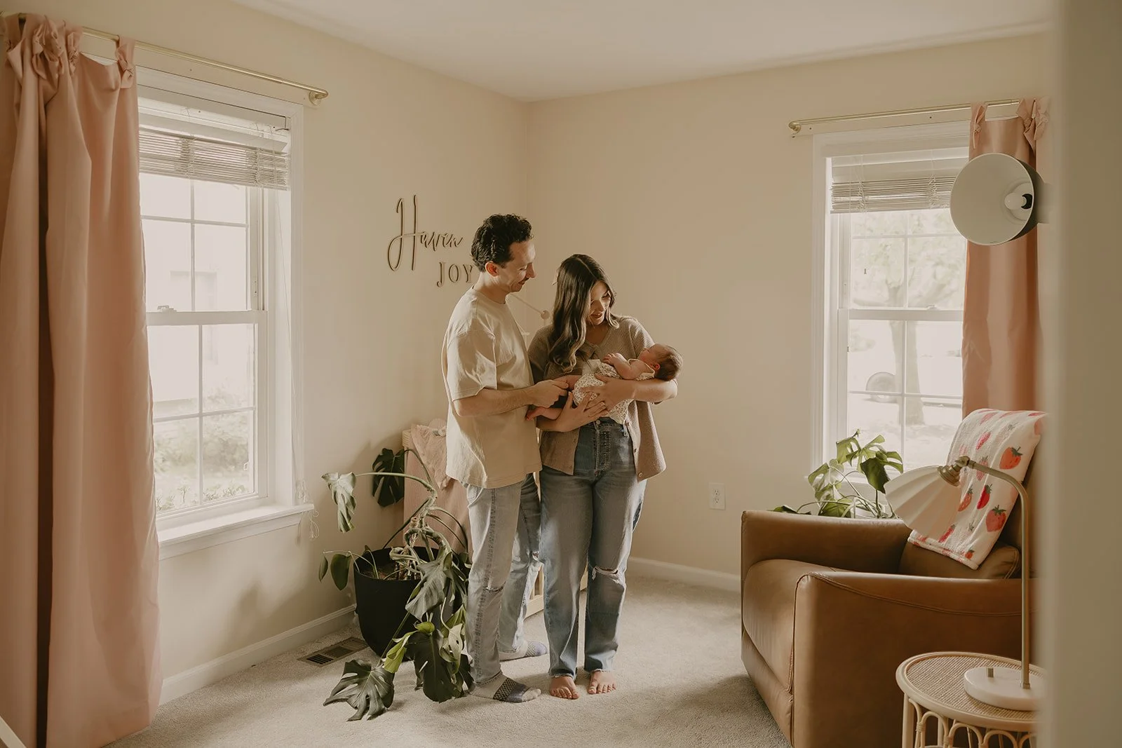 There's just something so special about doing newborn photos in your home and in the space that you have created for your little one. 
___
#kalamazooweddingphotographer
#michiganweddingphotographer #theknot
#midwestphotographer #authenticlovemag
#jun