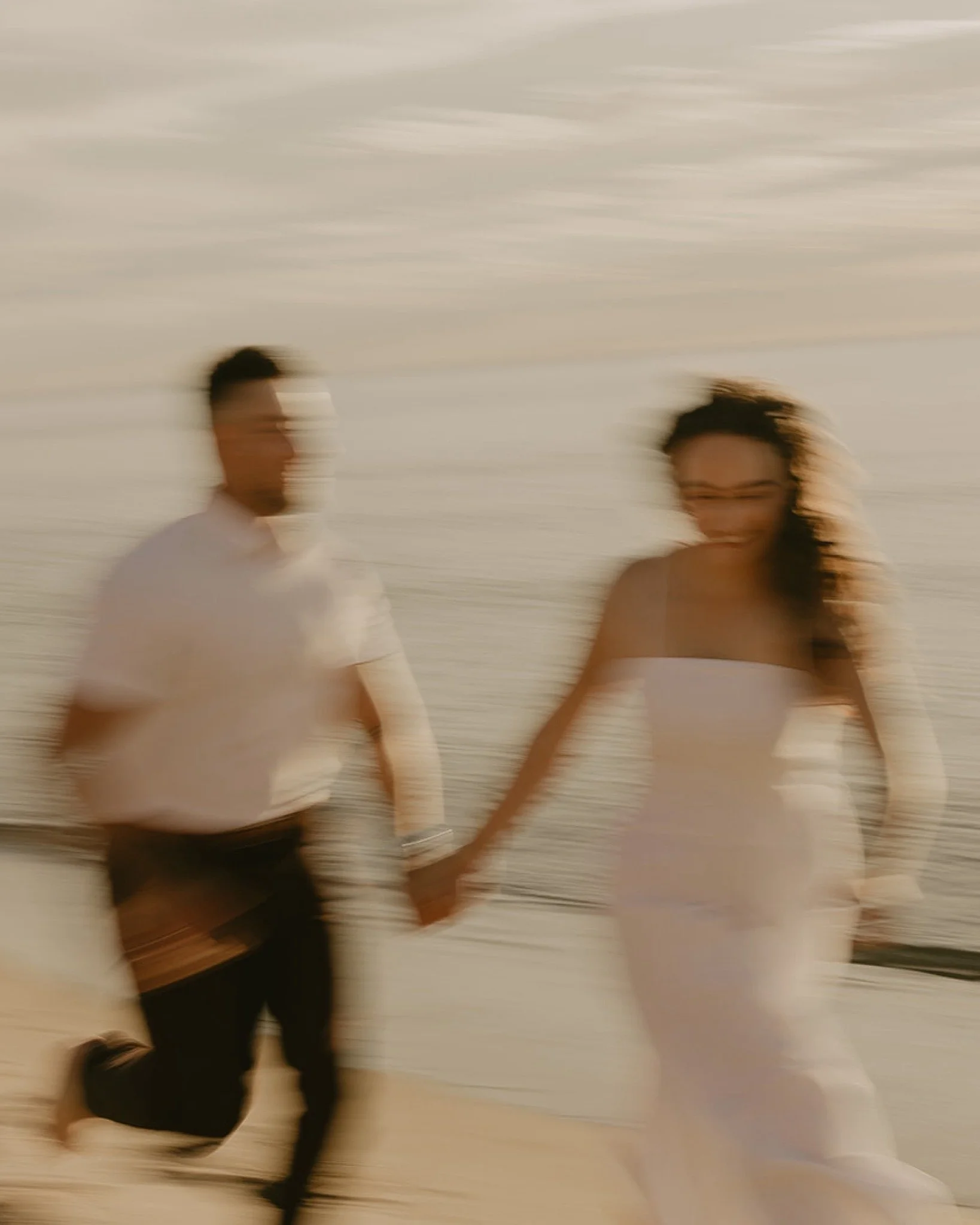 ✨ Engagement Session Giveaway ✨

What?! I know, crazy! I haven't done one of these in yearssss. 
I&rsquo;m getting close to 1,000 followers, and I wanted to celebrate and say thank you by giving away a free engagement session to one couple!
If you&rs