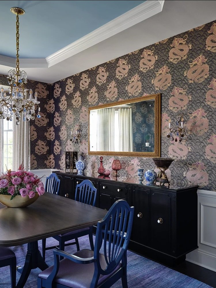 Using jewel tones can help create a warm, cozy space that feels luxe but also inviting 🪑💎

📸 @dustinforest