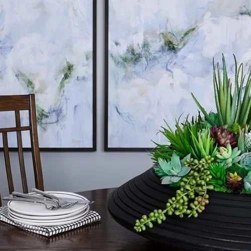 The centerpiece plays a crucial role. It not only adds visual appeal but it also sets the mood for the entire dining experience 🍽️ 

Read more on our blog &ldquo;Host with the Most: Style your Dining Table for the Perfect Dinner Party&rdquo; - link 