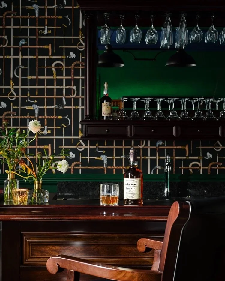 POV: You don&rsquo;t like going out for NYE so you hired SJI to design your own home bar 🥂 

📸 @dustinforest