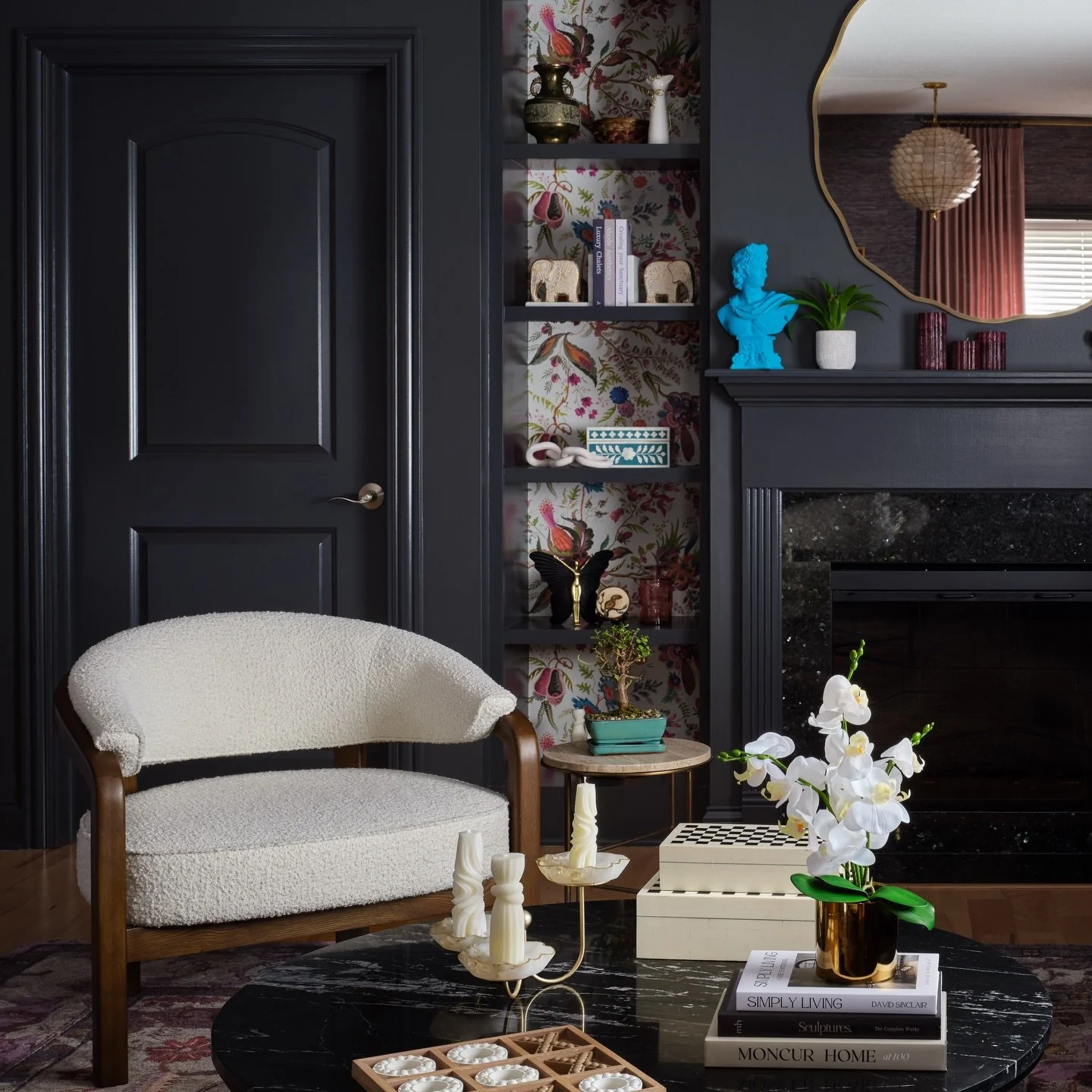 Proof that one white chair can balance an entire moody room 🤍

📸 @dustinforest