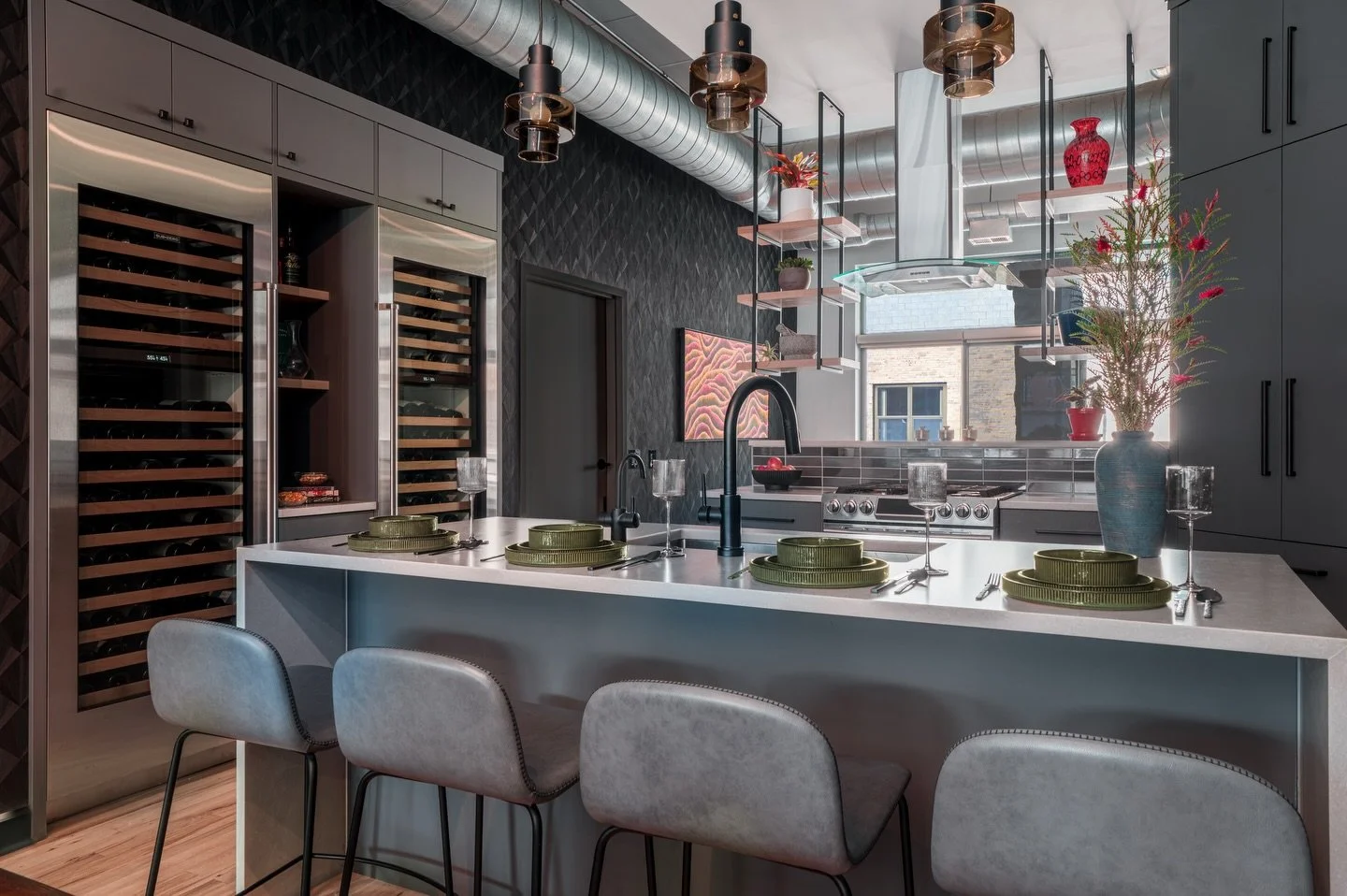 Proof that the right design doesn&rsquo;t just change a space&mdash;it changes how you live (and host). Cheers to full glasses, late nights, and a kitchen that can handle it all🥂✨ 

📸 @lbowesphoto