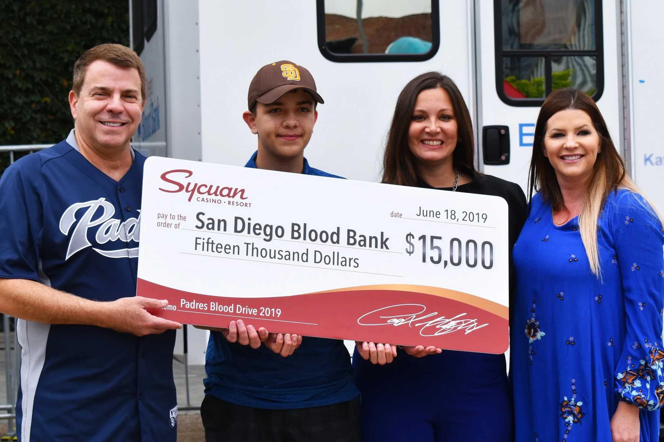 Lauren Morrow, Community Development Manager at Sycuan Casino Resort, presented a check to San Diego Blood Bank CEO David Wellis and Vice President of Development Sherry Serio alongside blood recipient Aidan Good.