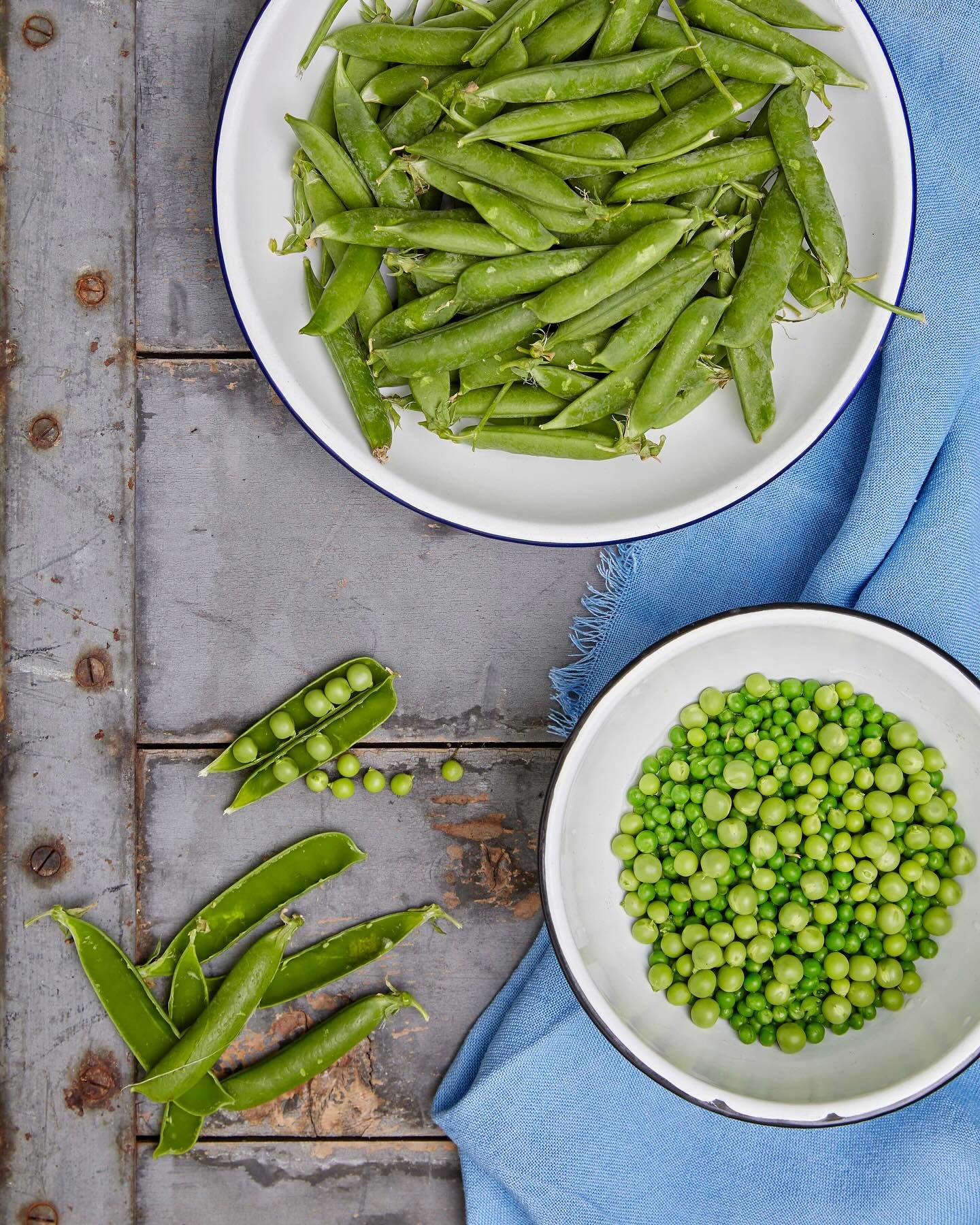 English peas are here! 
A trip to @marketfood allows us to bring you the first of the season. The peas are delicious and sweet.  Perfect accompaniment to new potatoes and asparagus. 

#freshpeas 
#peasinthepod 
#keepyourbasketseasonal 
#kingfisherfar