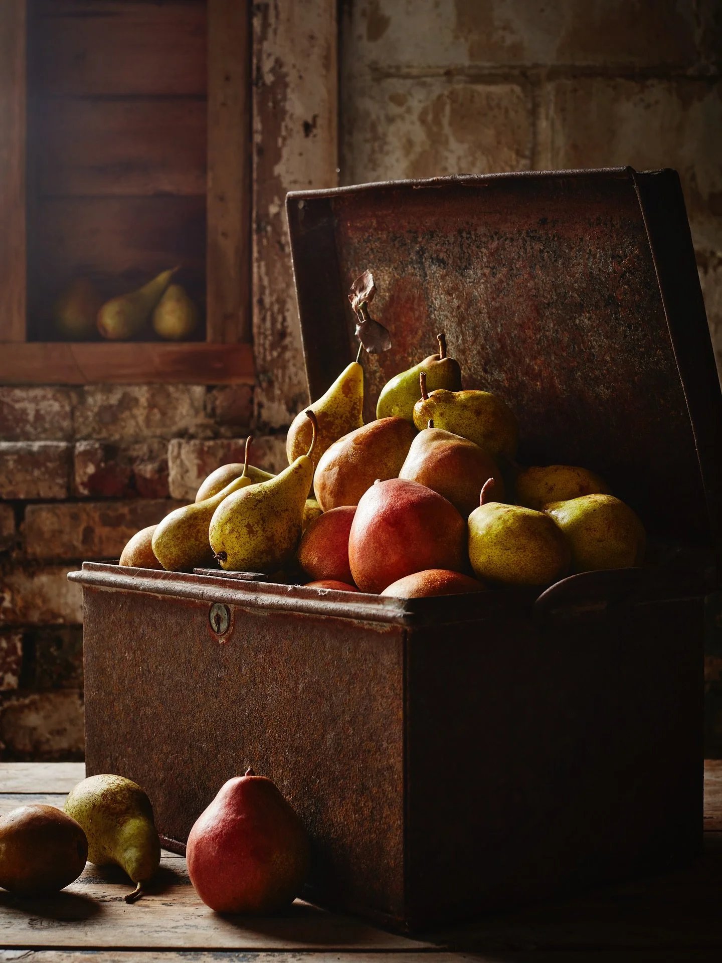 Kingfisher prePEARing for Christmas 

We have a treasure trove of fresh, seasonal produce for your table. 

📸 @stuartovendencreative 

#christmas
#gettingreadyforchristmas 
#festivedining 
#kingfisherfarmshop