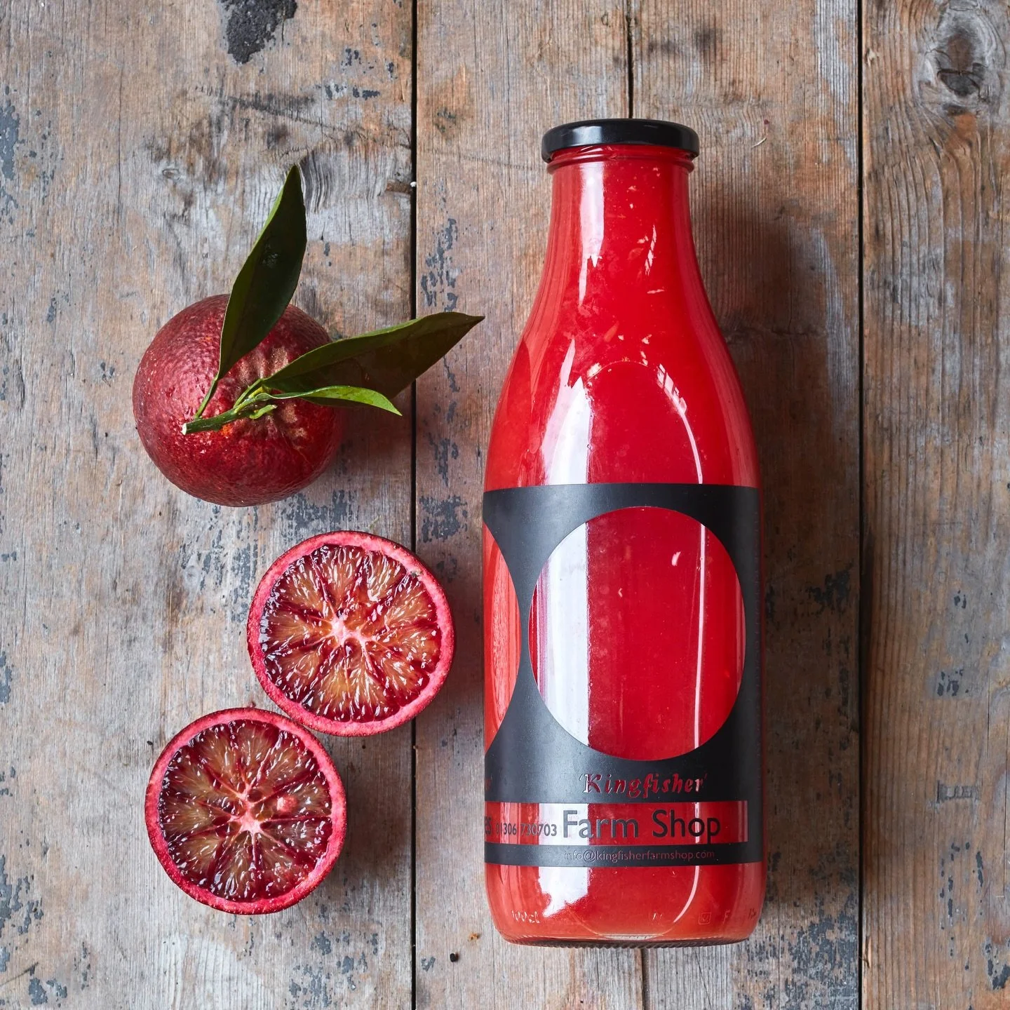 Boost your immune system with some seasonal citrus. The ultimate treat, freshly squeezed blood orange juice.

Brighten your day with a few blooms in our hero vessel, @falconenamel 3 pint jug or simply to pour your juice! 

#brightenyourday 
#falconen
