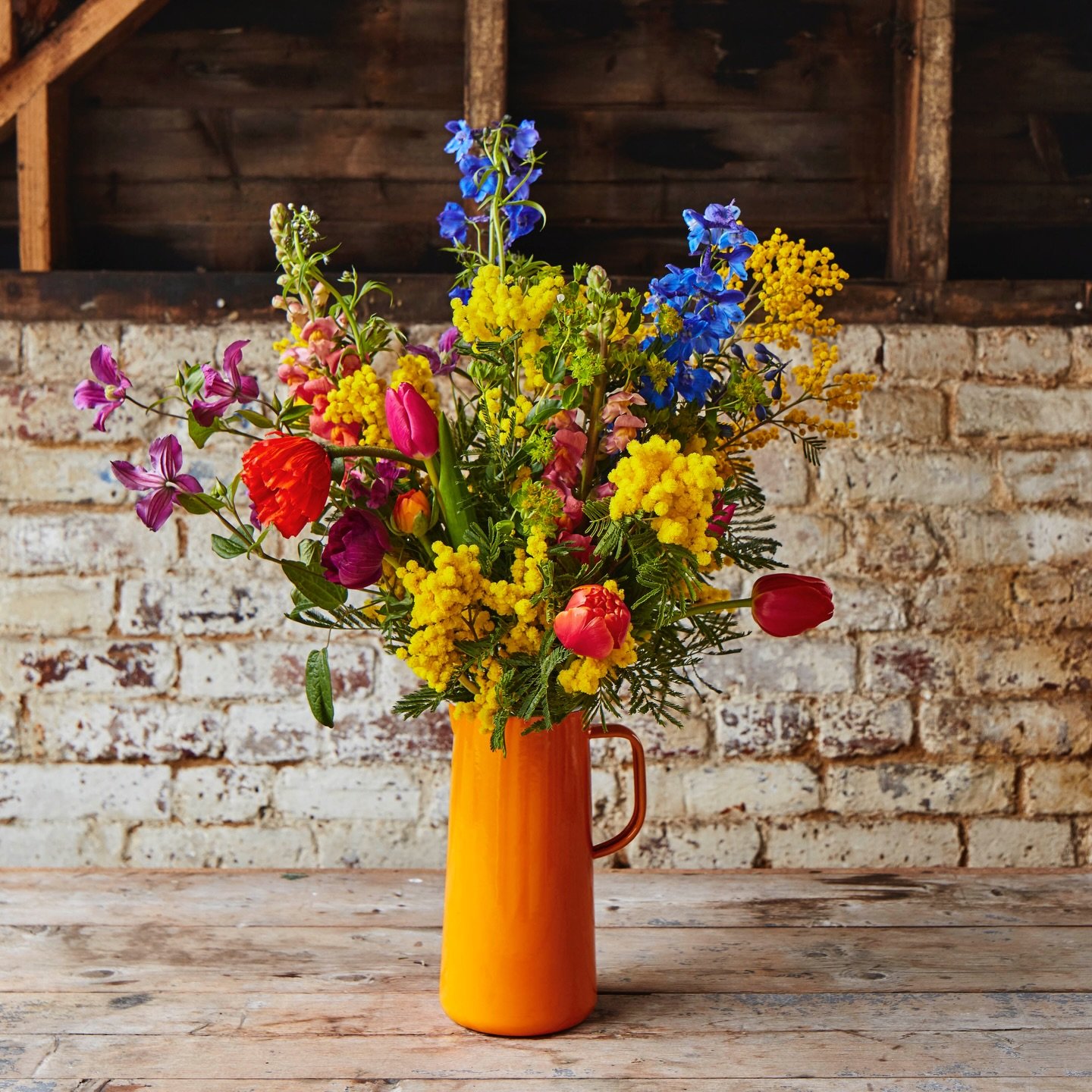 Let&rsquo;s start the week with some joy. 

&lsquo;Joyful Jo&rsquo; bouquet, a selection of the brightest blooms of the season. 

#monday 
#starttheweek 
#kingfisherfarmshop 
#joyfull 
#falconenamelware