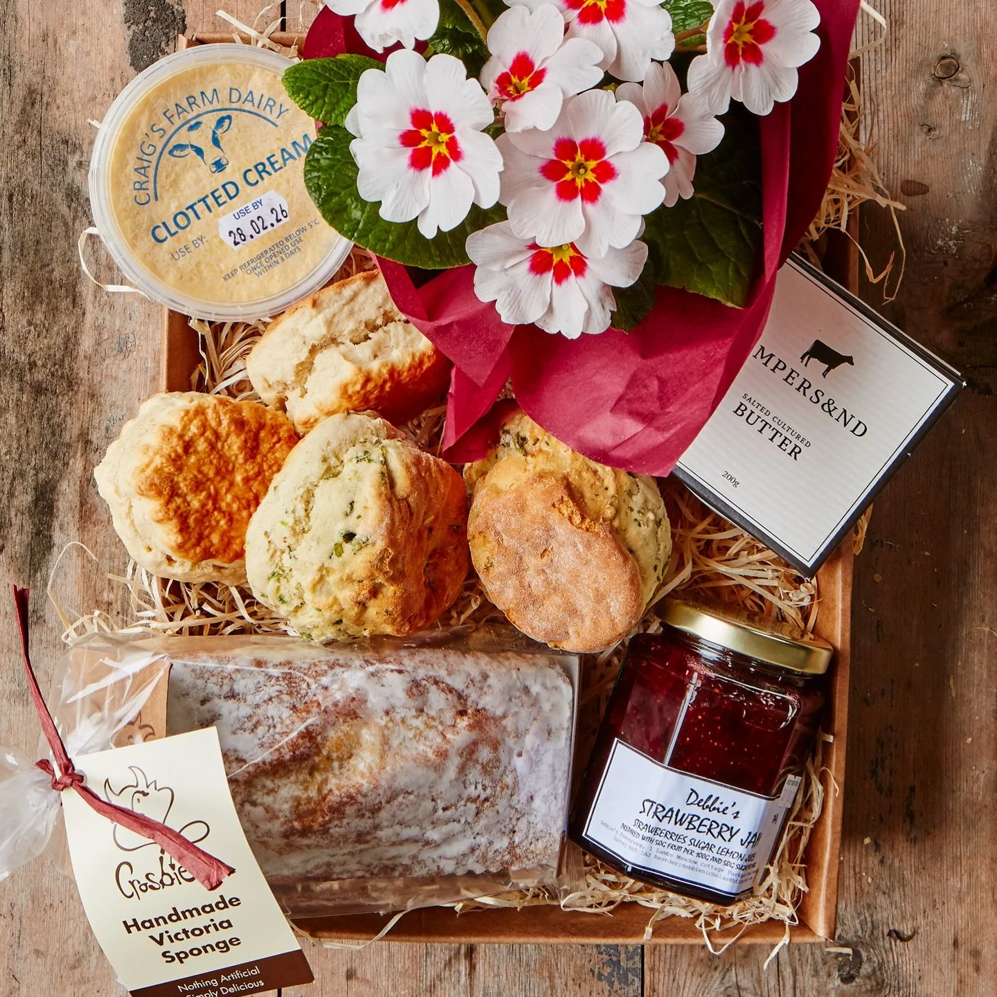 Treat your mum to an &lsquo;Abinger Cream Tea&rsquo; hamper.  Pop over to our online shop to order. 

Mothering Sunday, 15 March 

#motheringsunday 
#mothersday 
#kingfisherfarmshop 
#creamtea