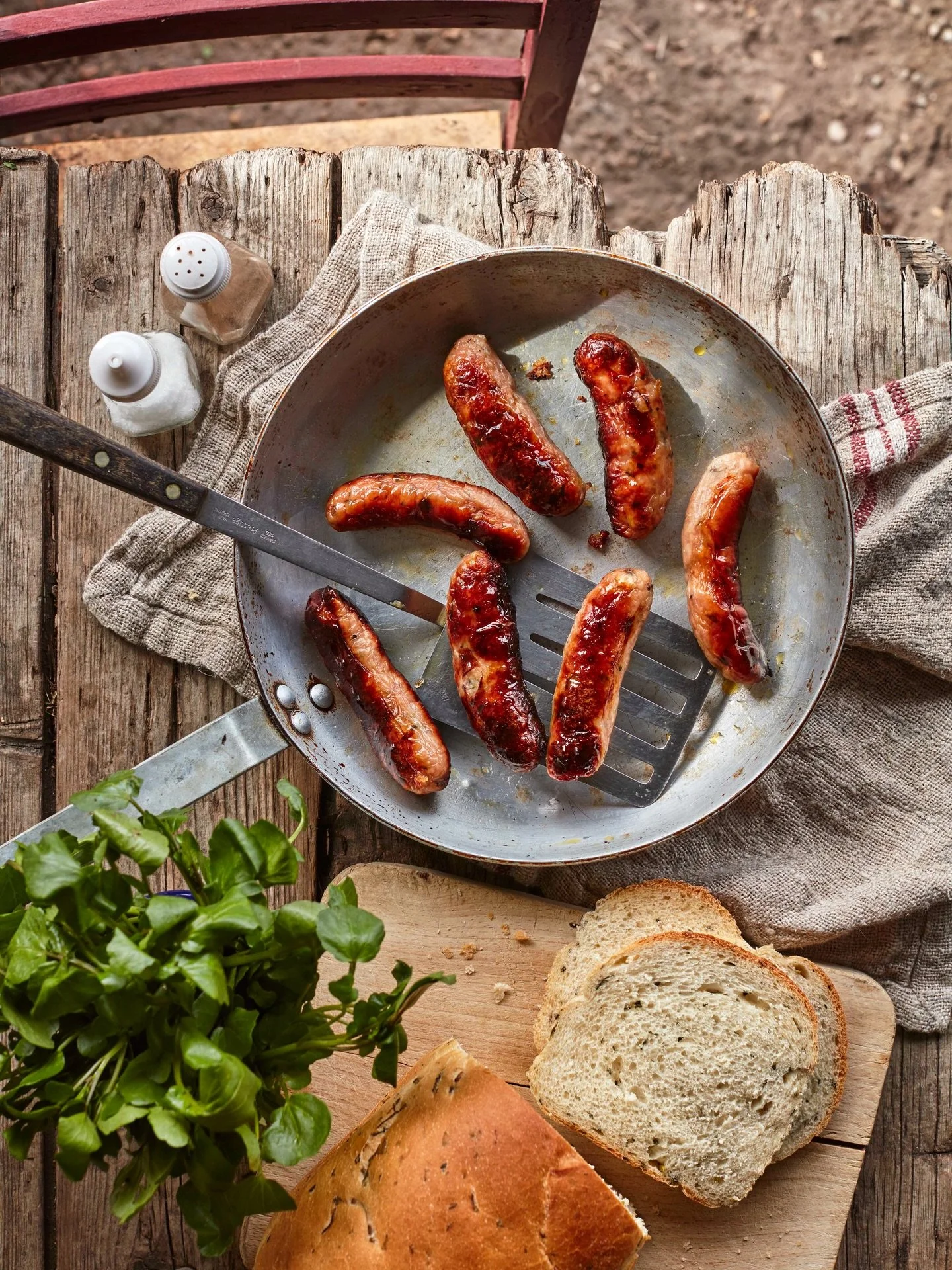 Start the week with Watercress &amp; Pork sausages from Baileys Butchers of Warnham. How about a sausage sandwich with watercress bread made @celebrationcakescranleigh116 . What a great way to start the week. 

#watercressandporksausages 
#watercress