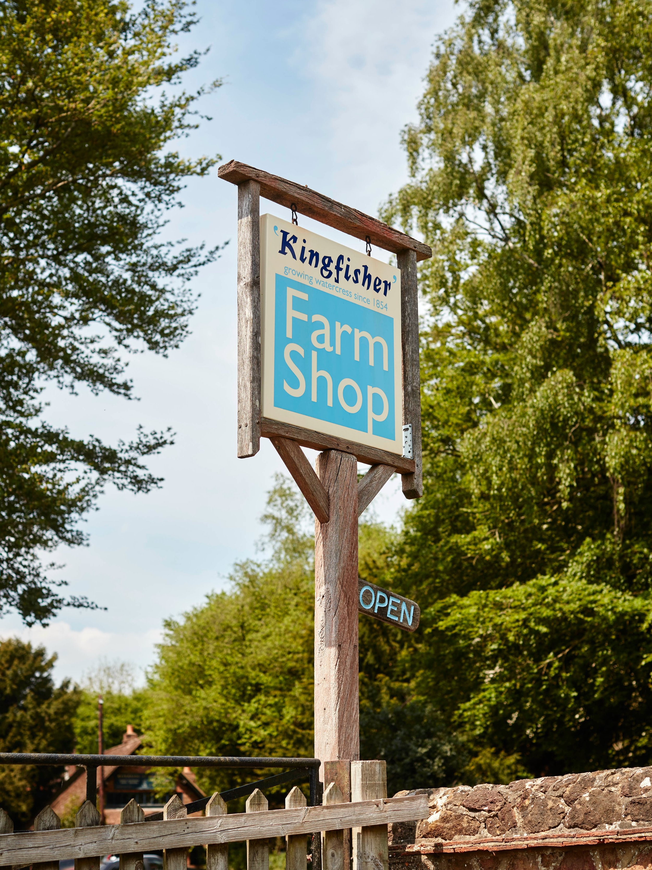 Hello to a sunny Bank Holiday weekend. 
We are open all weekend and Bank Holiday Monday 10am - 4pm 
We look forward to seeing you.

#kingfisherfarmshop 
#bankholidayweekend 
#shoplocal 
#surreyhillsfarmshop