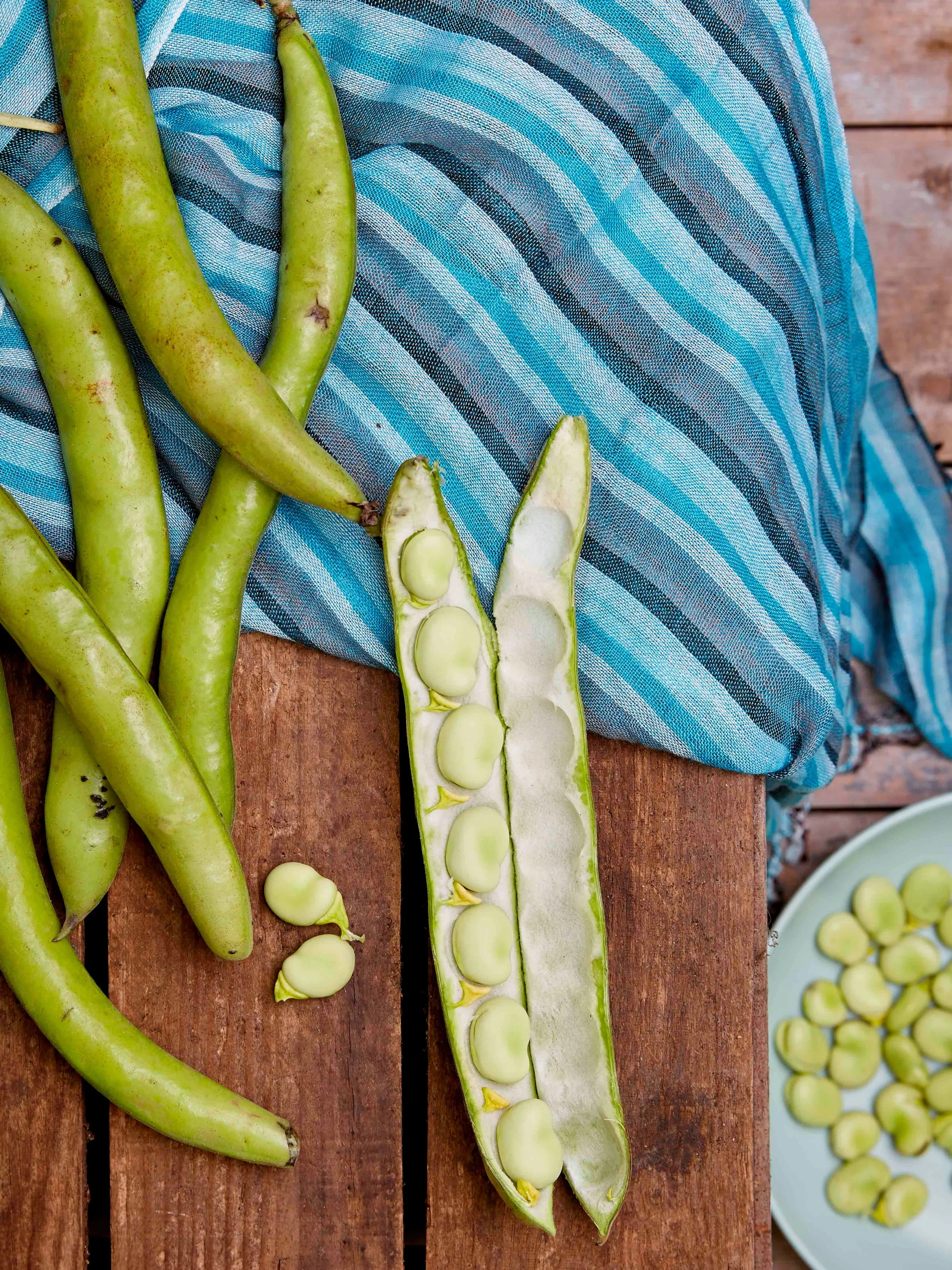 Delicious summer vegetables that have arrived from market this week. Broad beans, peas and artichokes. 

#summervegetables 
#kingfisherfarmshop 
#broadbeans 
#freshpeas 
#globeartichokes