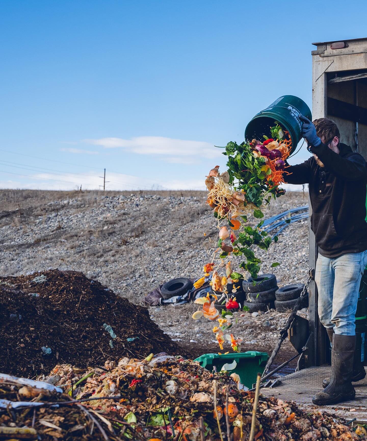 Oh the colors of compost! The lovely mix of fruits, veggies, meats, bones, and dairy scraps creates a compost rich in a variety of micro and macro nutrients that bolster the health of your garden&rsquo;s soil and plants 🌱 Spring compost sales are in