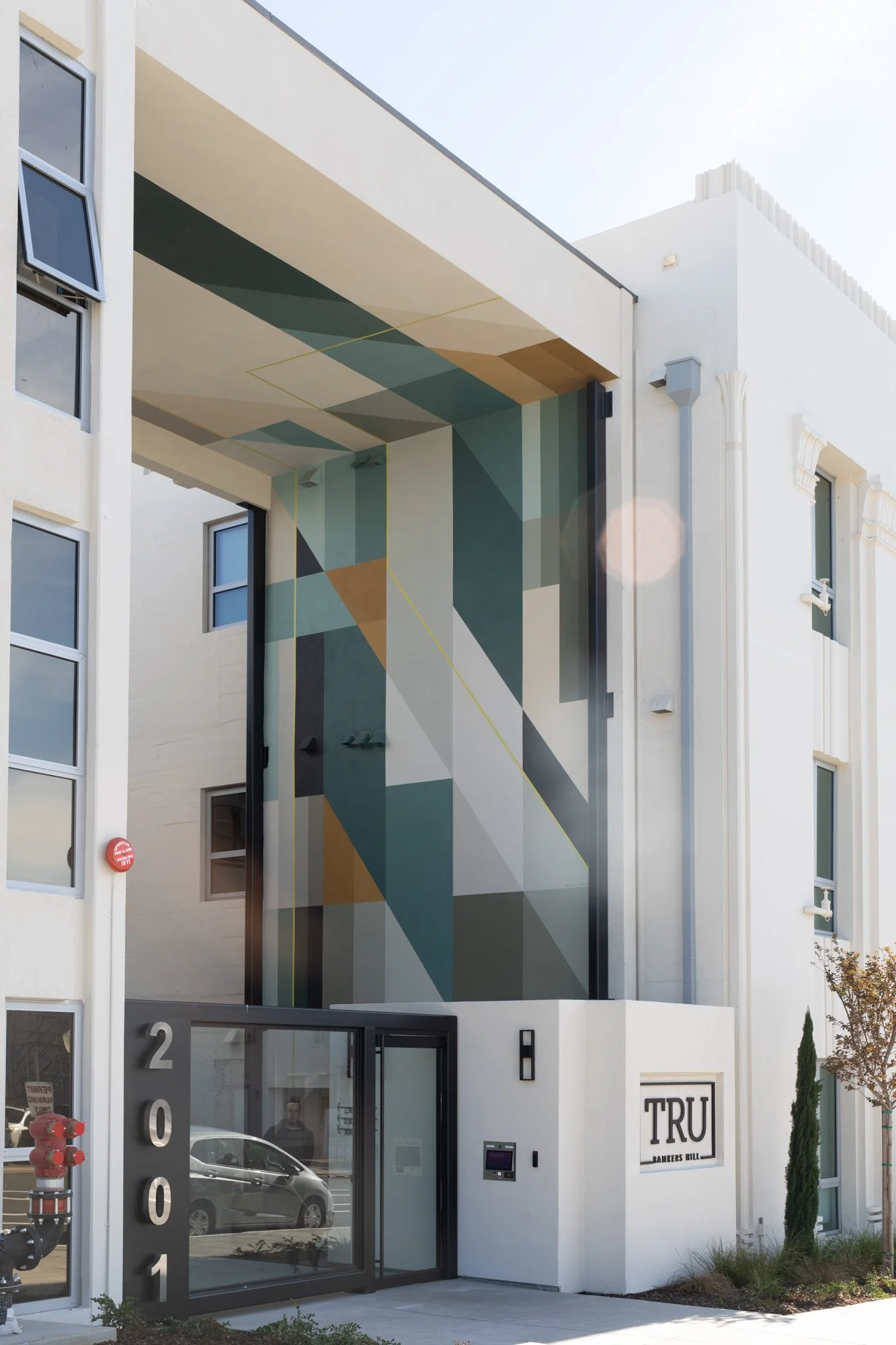 2 TRU_Bankers_Hill_Mural_by_Betty_Larkin_San_Diego.jpg