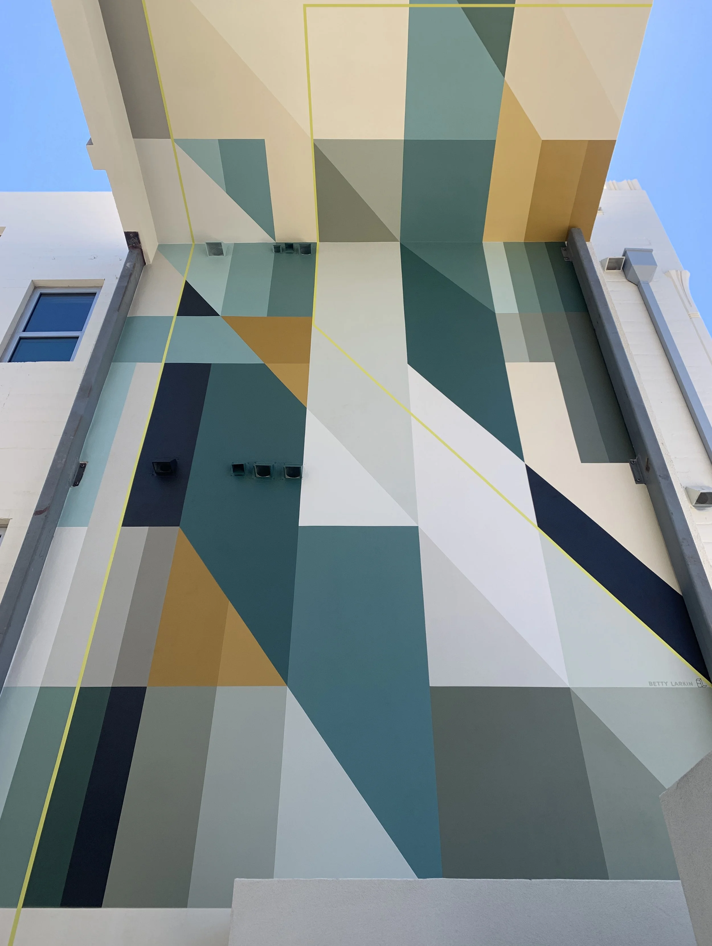 4 TRU_Bankers_Hill_Mural_by_Betty_Larkin_San_Diego.jpg