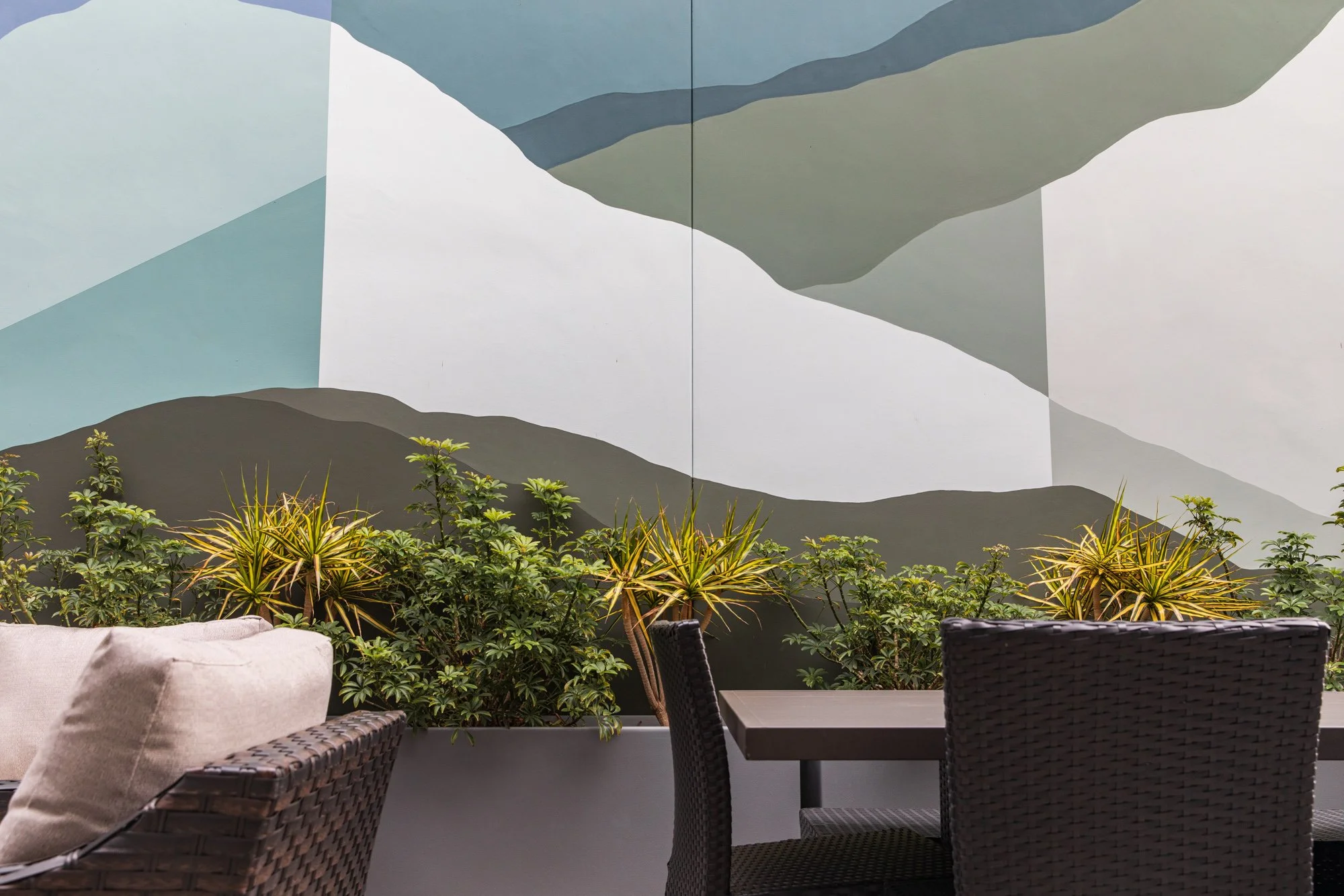 8 Kansas-Modern-Mural-by-Betty-Larkin-San-Diego.jpg