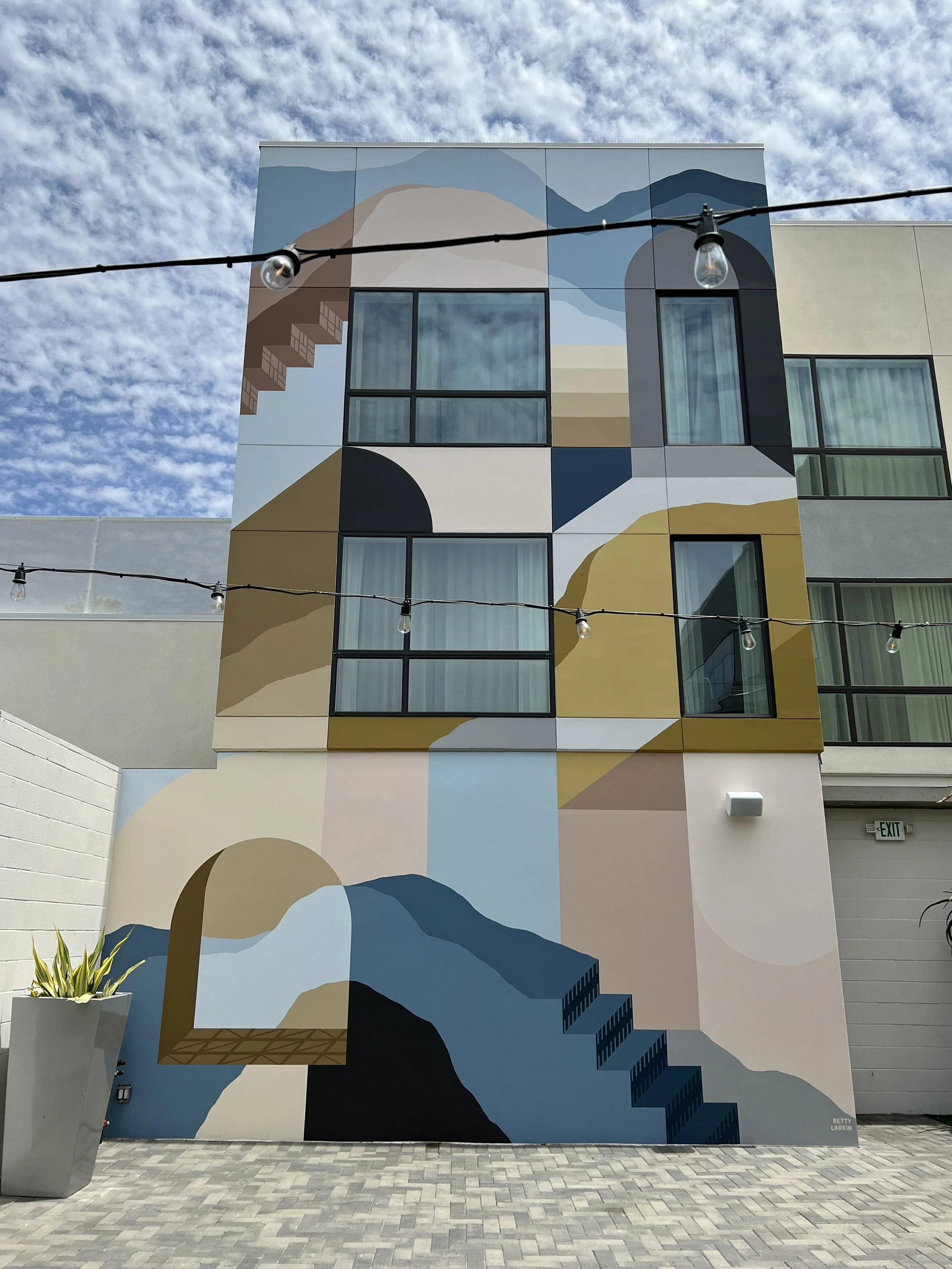 3 The-Monsaraz-Hotel-Mural-by-Betty-Larkin-San-Diego.jpg