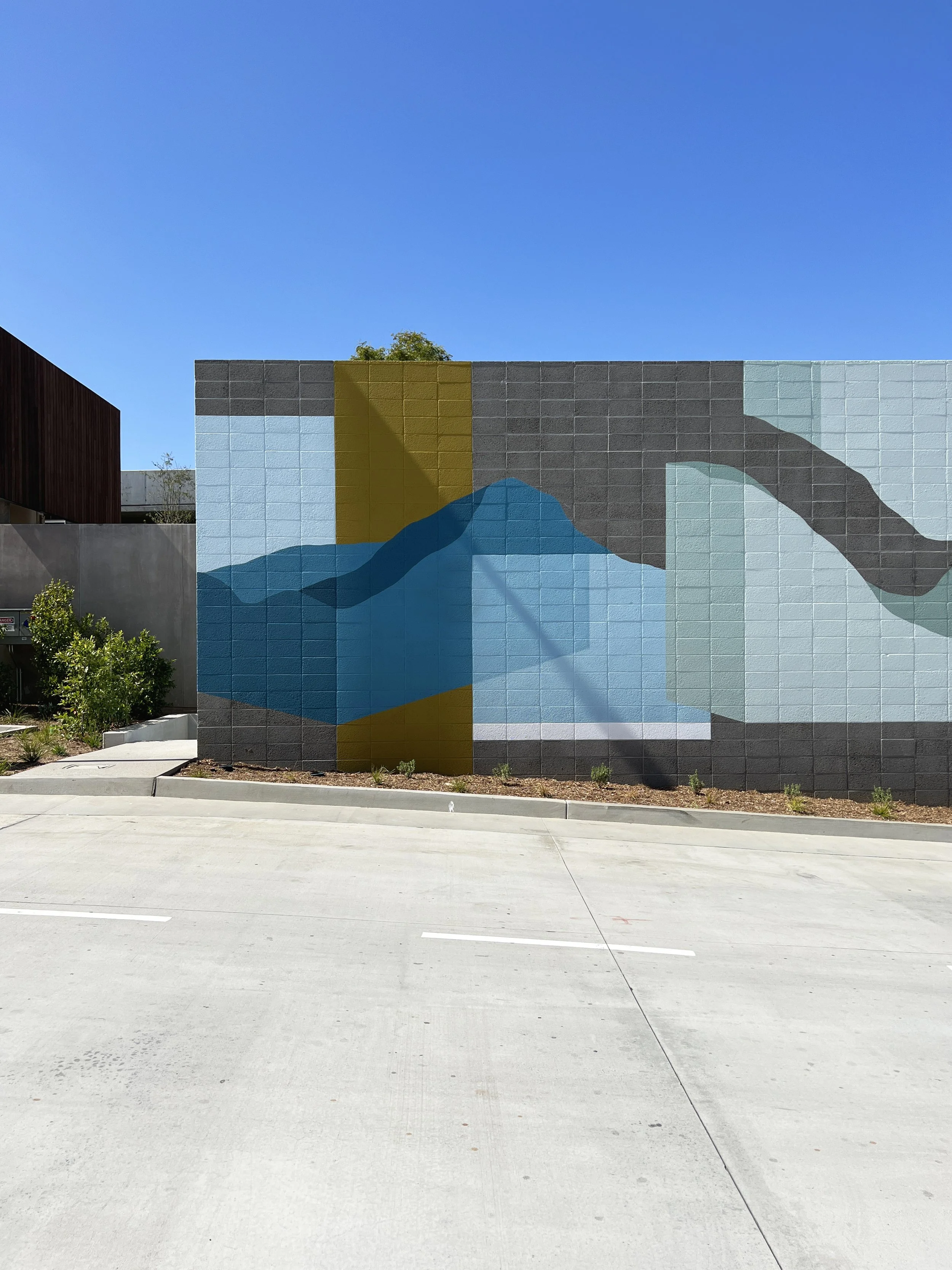 3 Torrey-Pines-Labs-Mechanical-Yard-Mural-by-Betty-Larkin-San-Diego-Muralist-and-Interior-Design.JPG