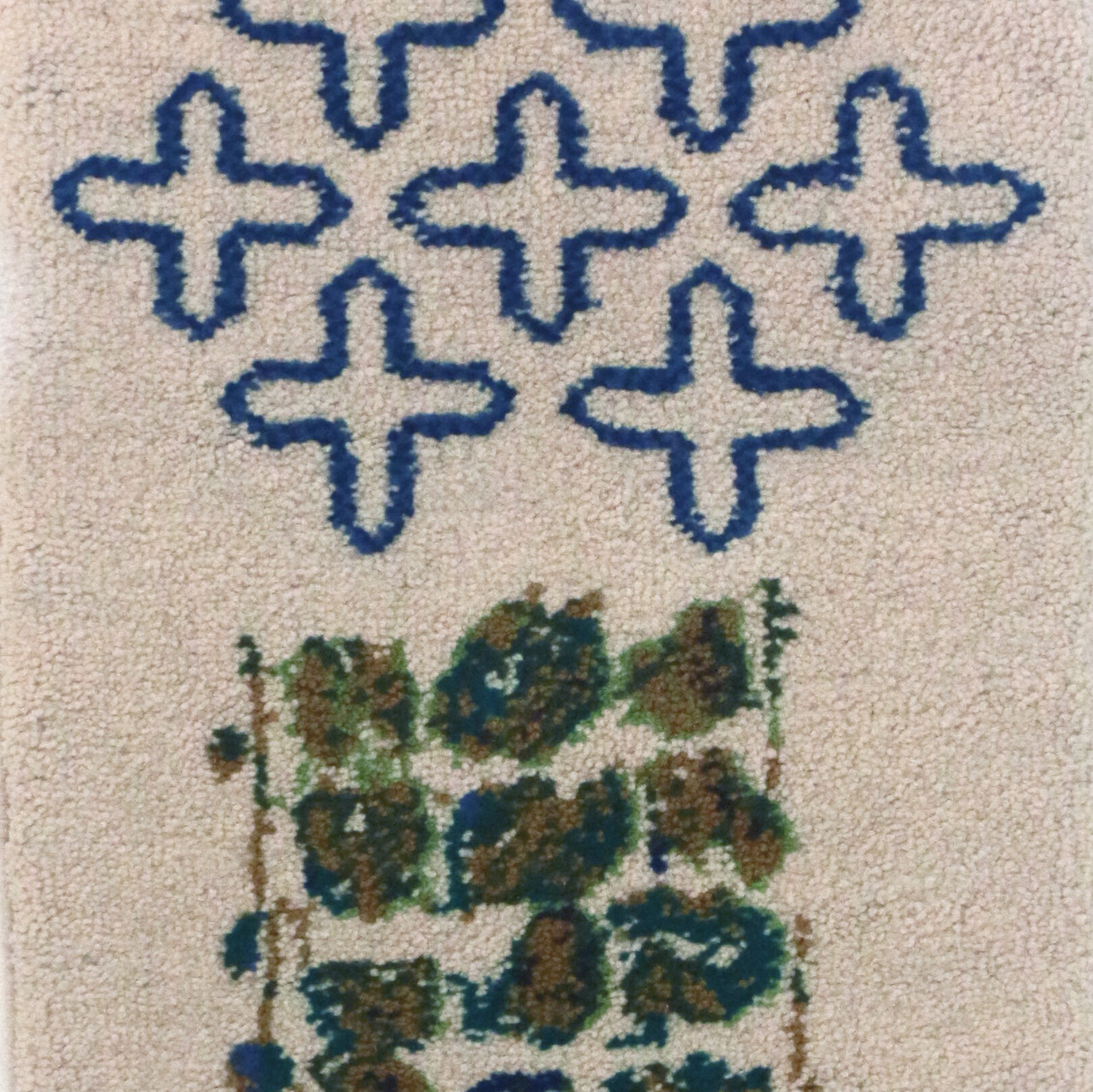 Objects, Rug button.jpg