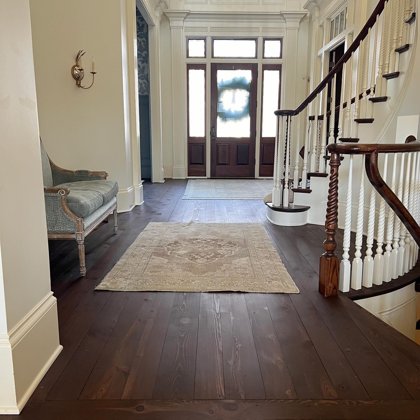 The elegant coziness of this amazing home has us wanting to never leave. Grateful for the opportunity to work our craft on the history filled 1850s reclaimed heart pine floors. They are now a perfect compliment to the exquisite design of the space.
S