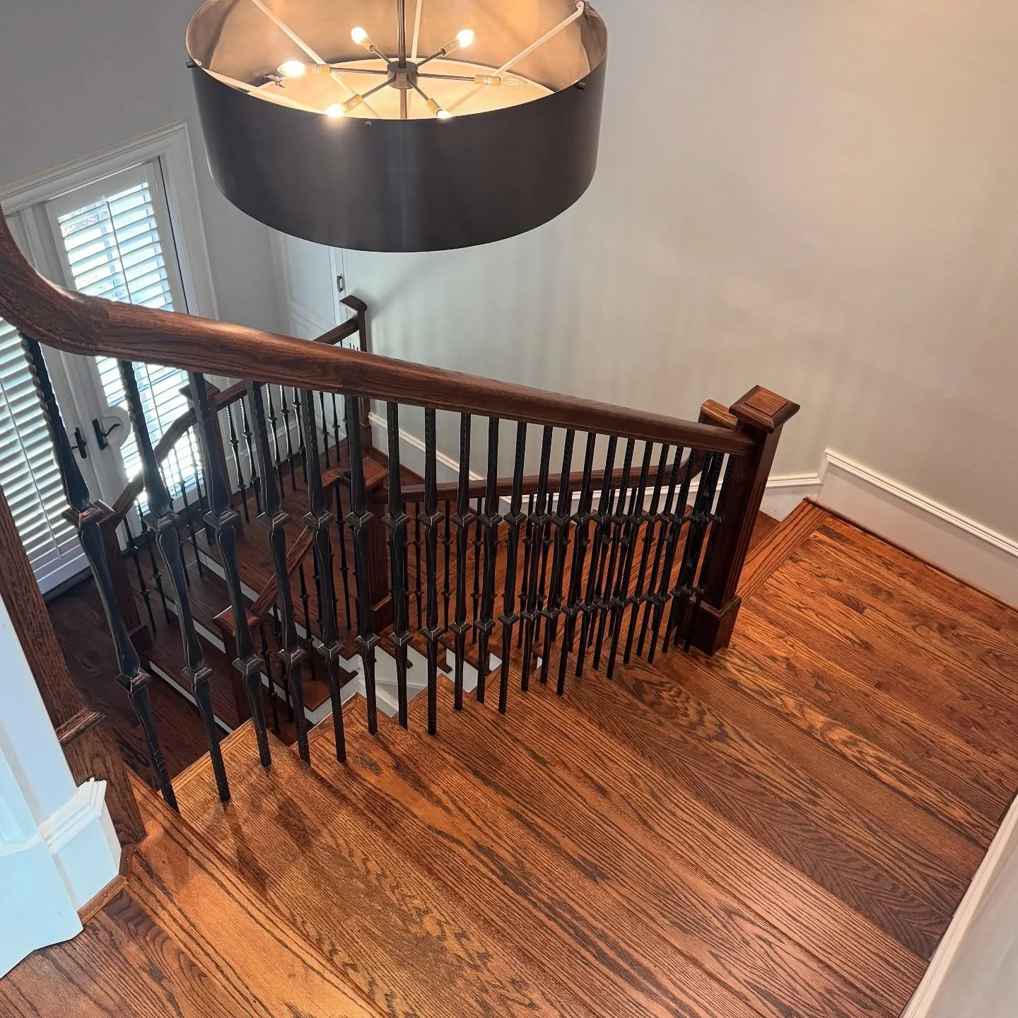 One of the last projects of the year had us refinish the floors, steps and railings in the guesthouse in order to match the main house we completed last December.
State of the art dustless sanding, glass-flat floors, elegant custom color and commerci