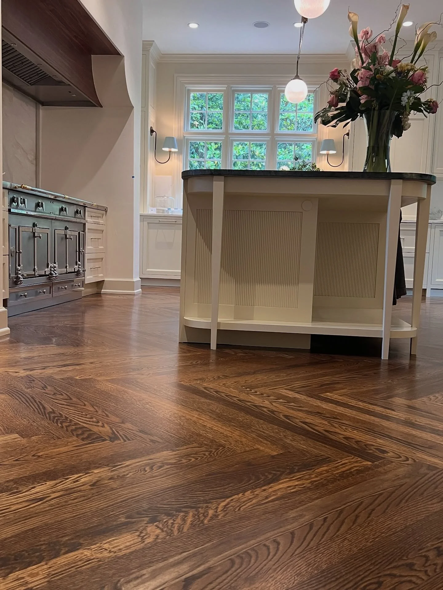 This amazing #buckheadatlanta kitchen came to life when visionary design met spectacular craftsmanship. Every detail, every corner was carefully planned to fit flawlessly into the overall design.
Our floors are now the timeless foundation for the del