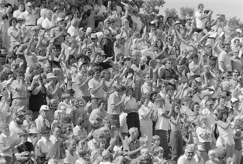 The Crowd Reacts (Sep 1980)
