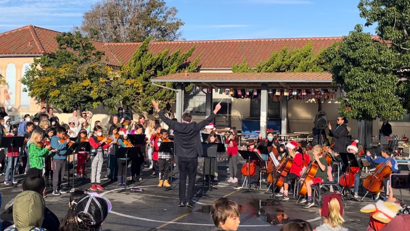 🎻 No better way to start off the week than sharing music with friends!

👏 Bravo to our Elemental @ Broadway string students and teachers for their lovely performance this morning - their first performance EVER as an ensemble!