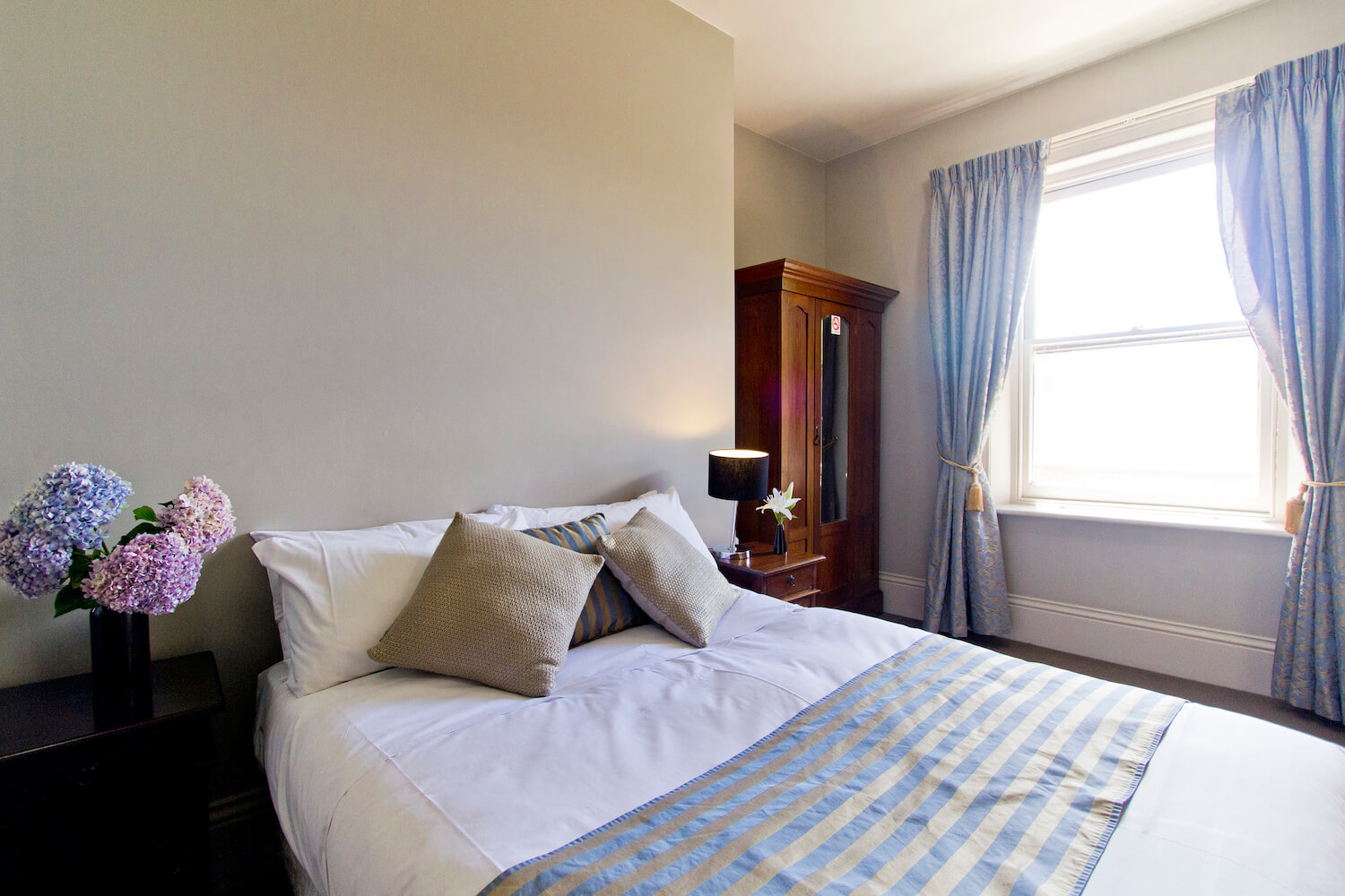 Accommodation Tasmania | Deloraine Hotel