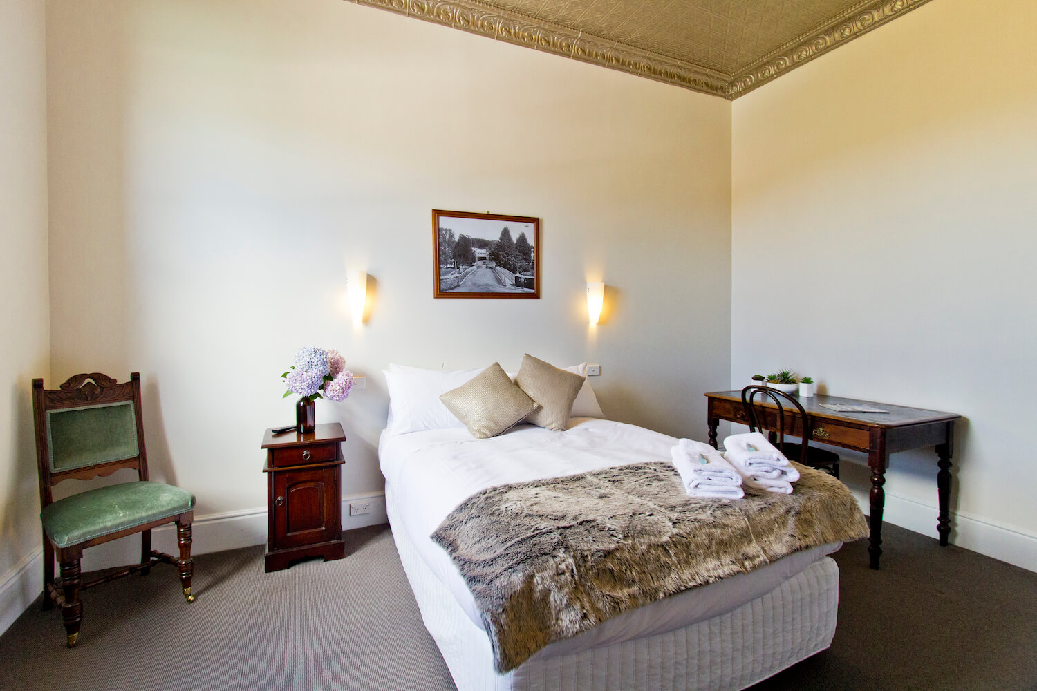 Accommodation Tasmania | Deloraine Hotel