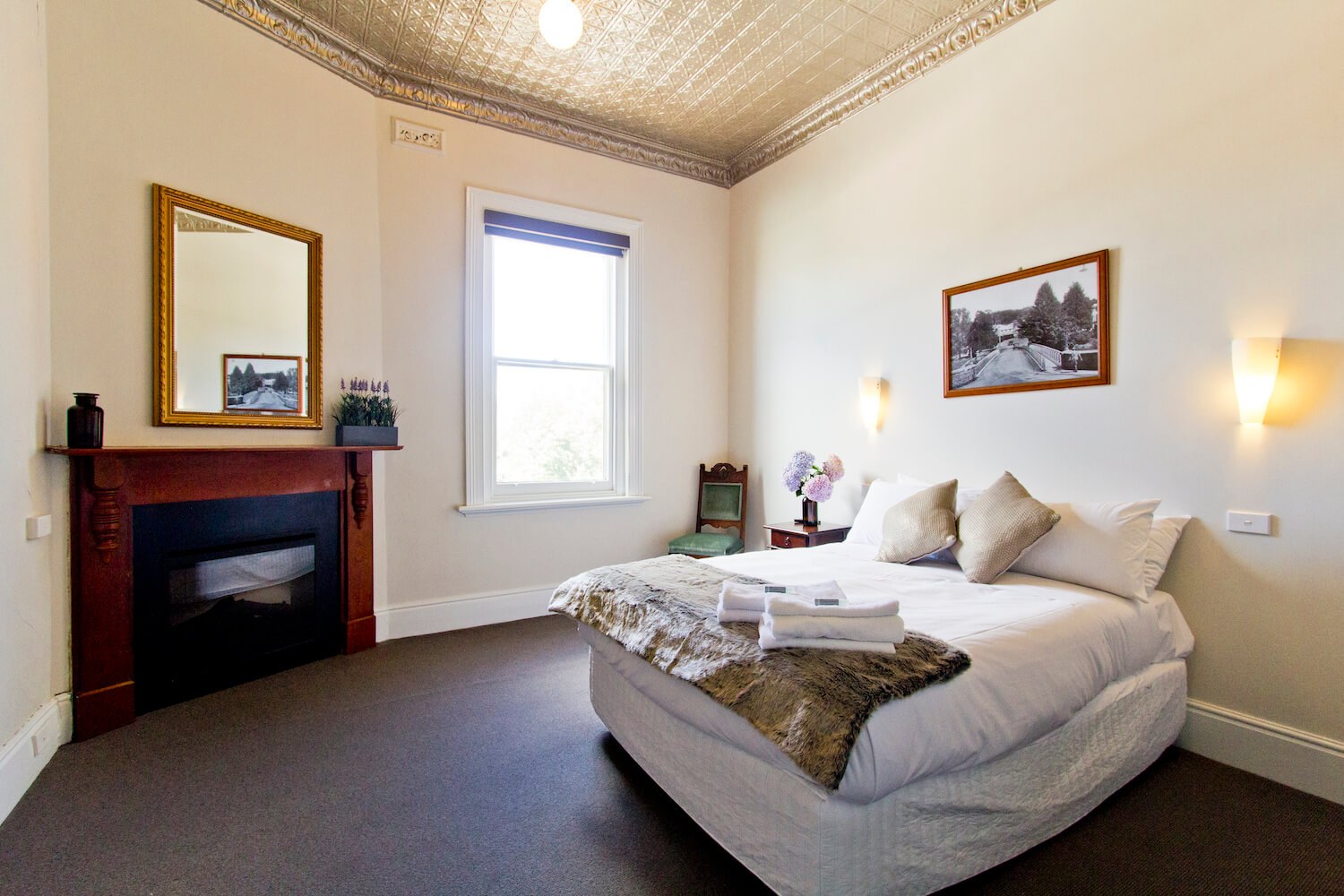 Accommodation near Launceston | Deloraine Hotel