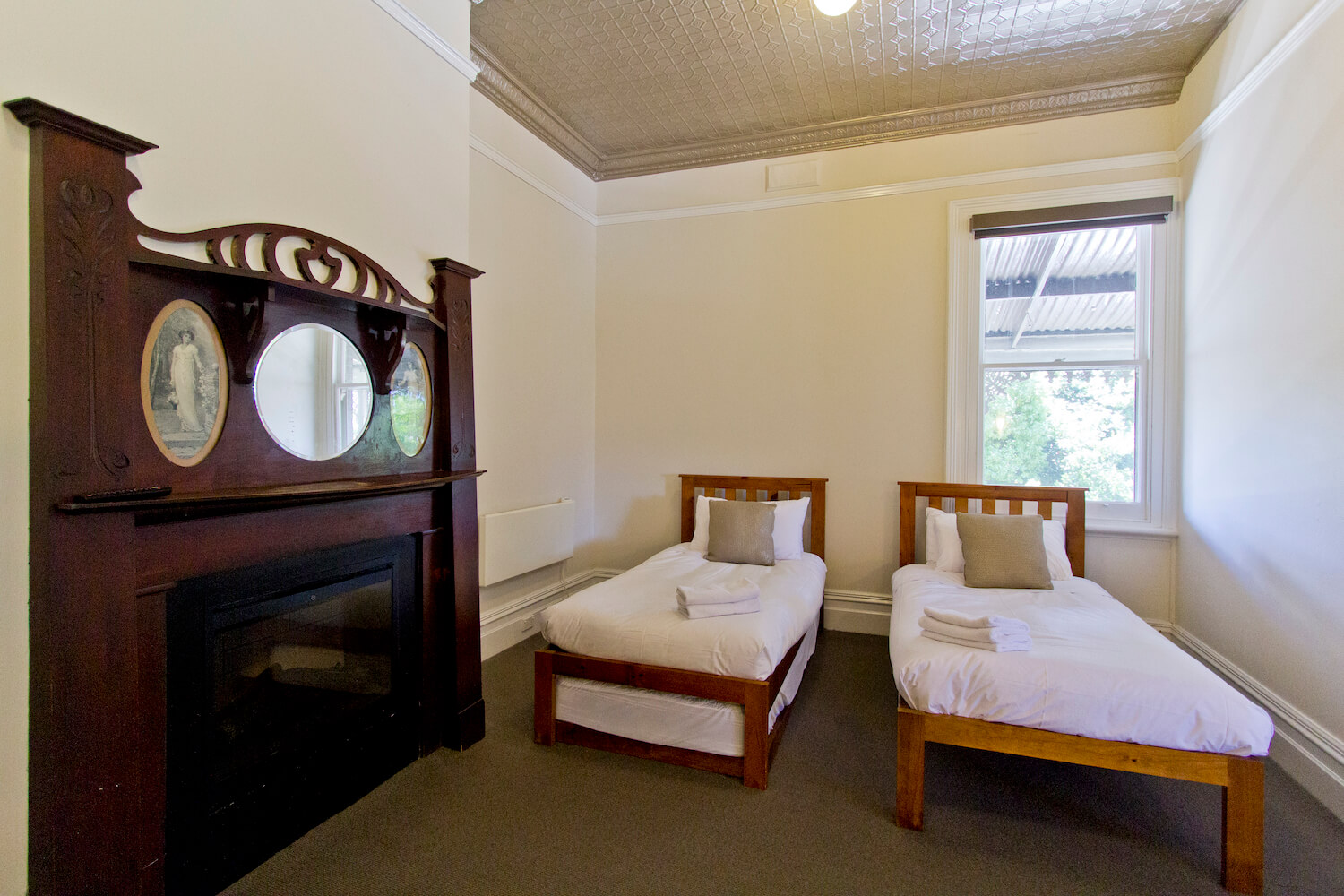Heritage Accommodation Launceston  | Deloraine Hotel