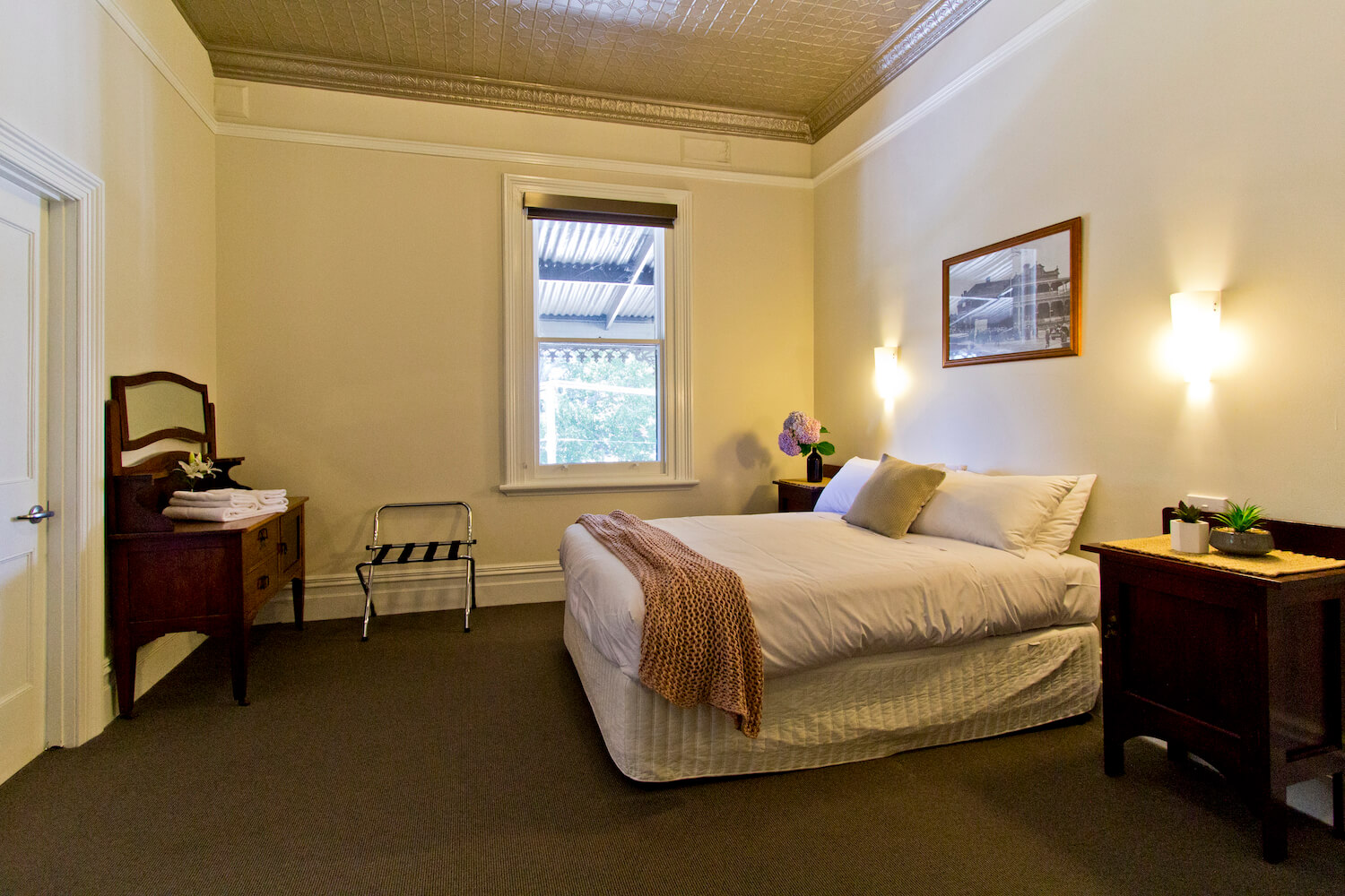 Accommodation Tasmania | Deloraine Hotel