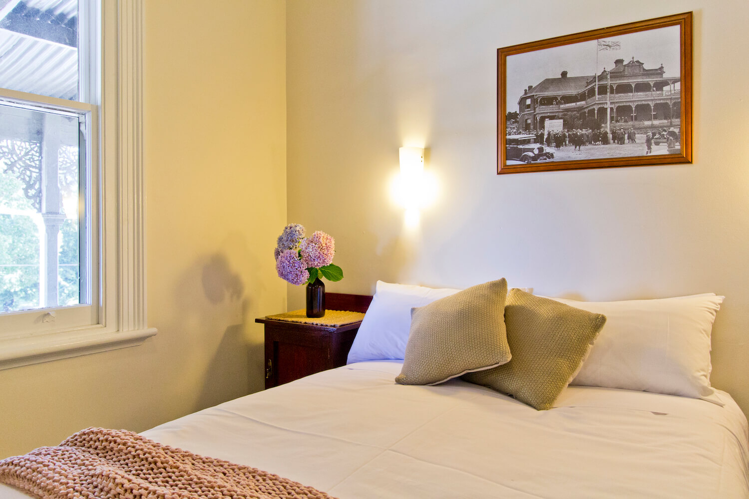 Heritage Accommodation |  Deloraine Hotel