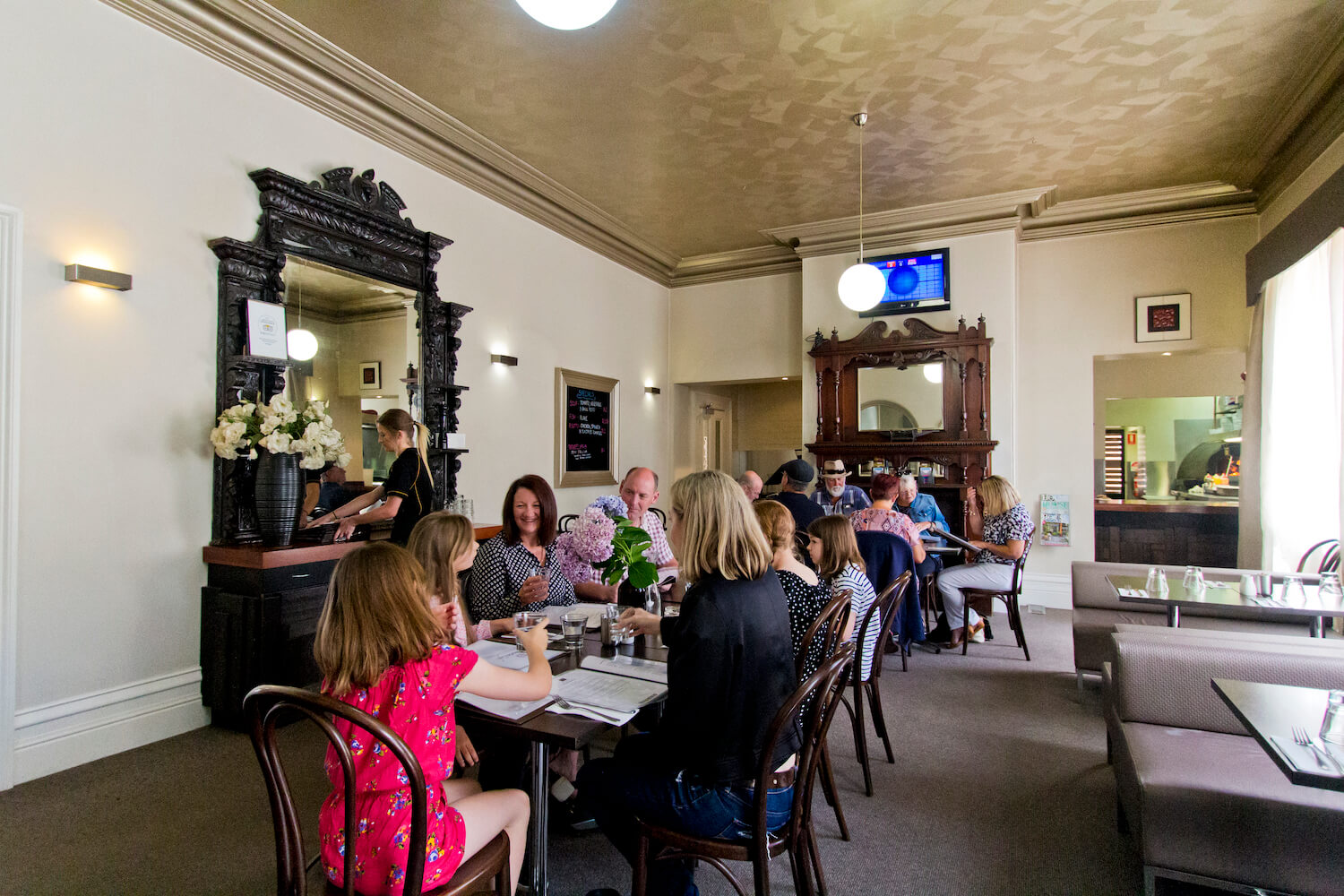 Pub Tasmania | Deloraine Hotel