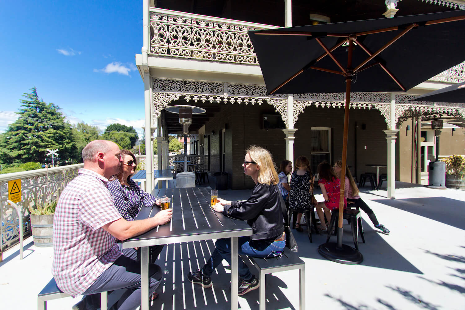 Outdoor Dining | Deloraine Hotel