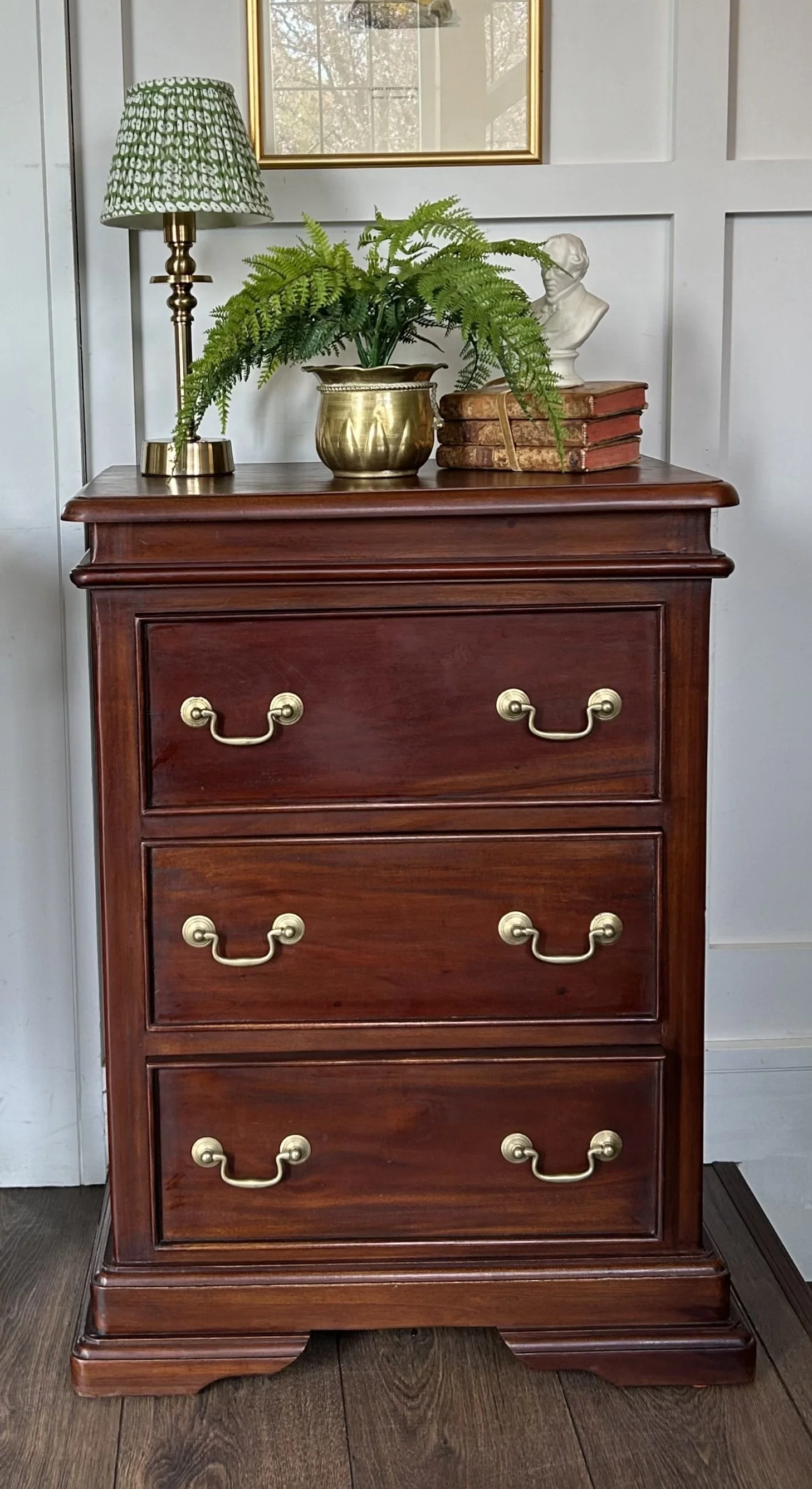 Quality Mahogany Chest With 3 Sectioned Drawers