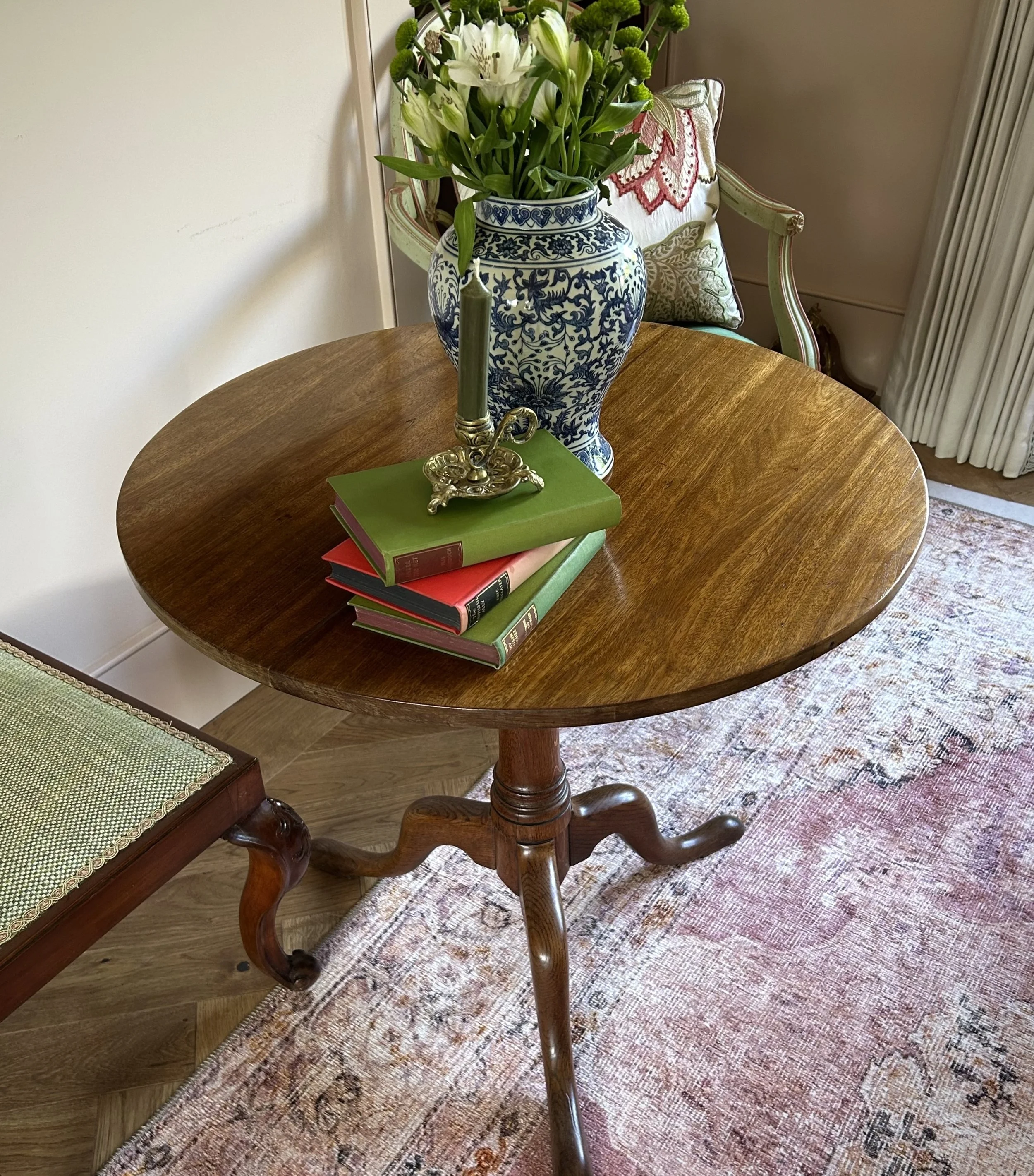 Superb Georgian  Oak Tilt Top Circular Table on Tripod Base