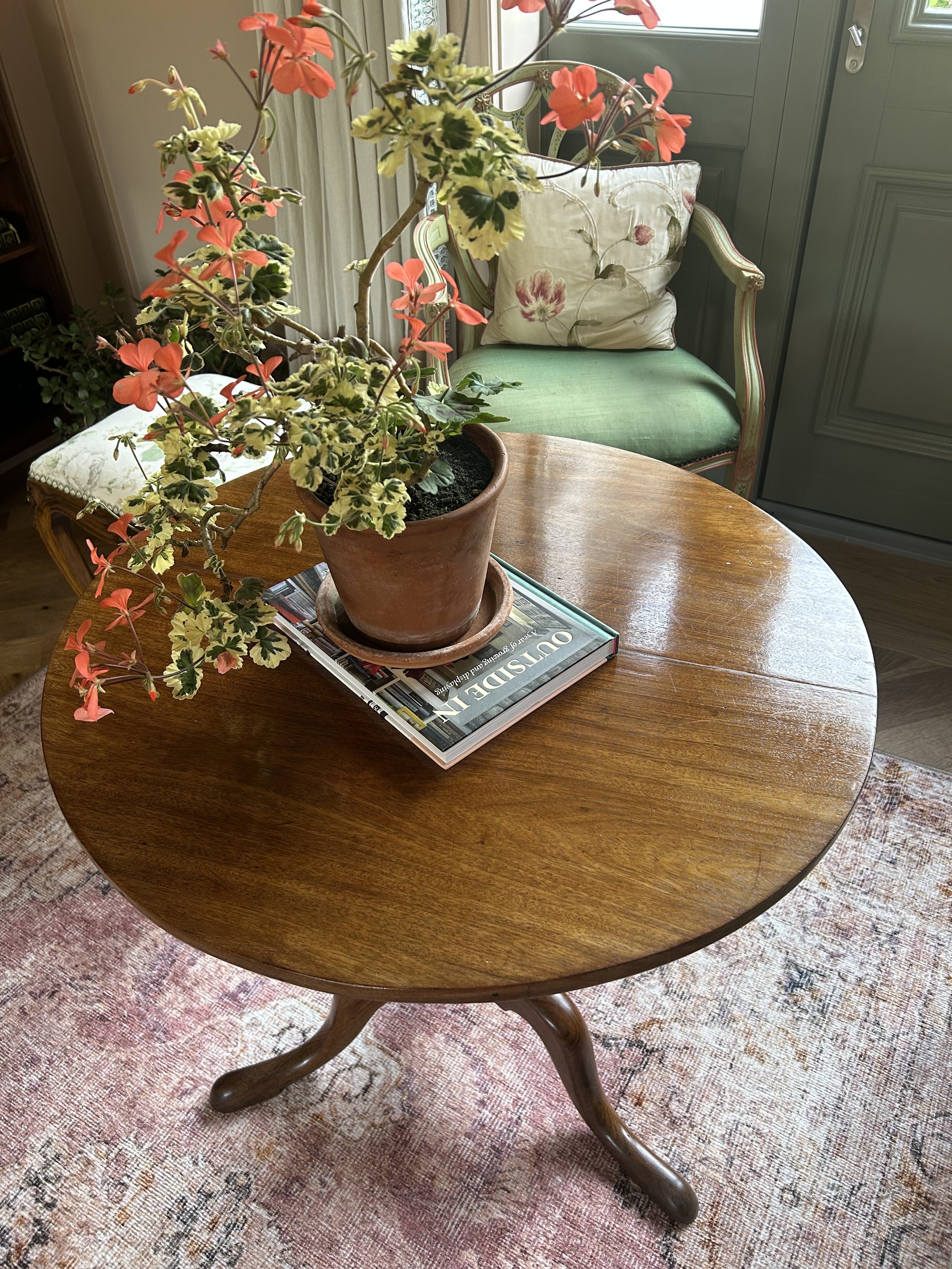Superb Georgian  Oak Tilt Top Circular Table on Tripod Base