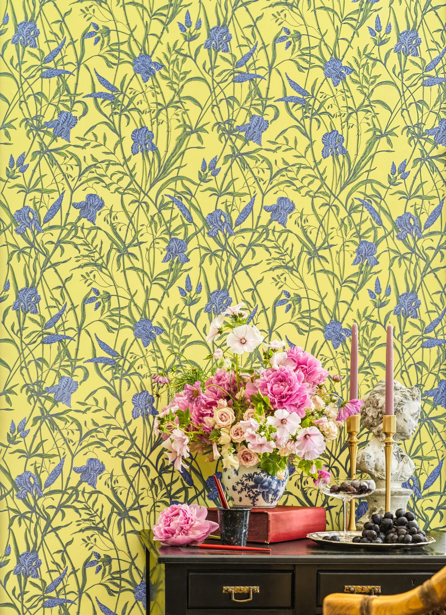 Cole & Son_Classics_Collection_Vol_II_Iris_128-5027_RGB.jpg