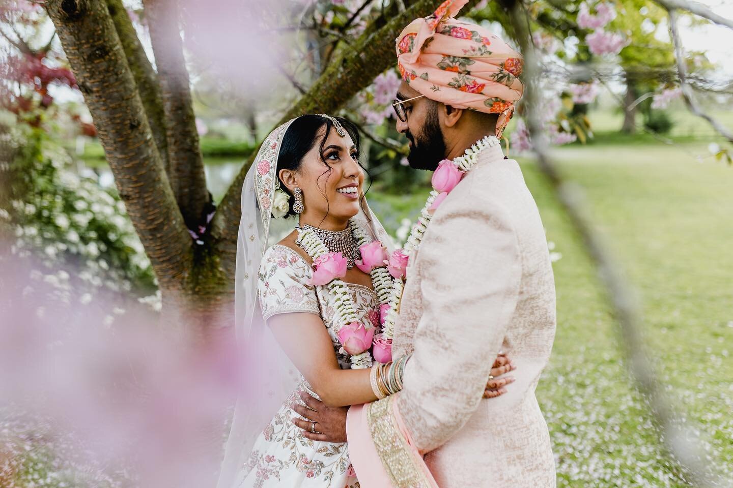 I had the absolute pleasure of capturing Jayna and Sunny's fusion wedding at Nailcote Hall in Coventry on Friday, and let me tell you, it was one for the books! The day was filled with so much excitement, love, and good vibes from start to finish. De