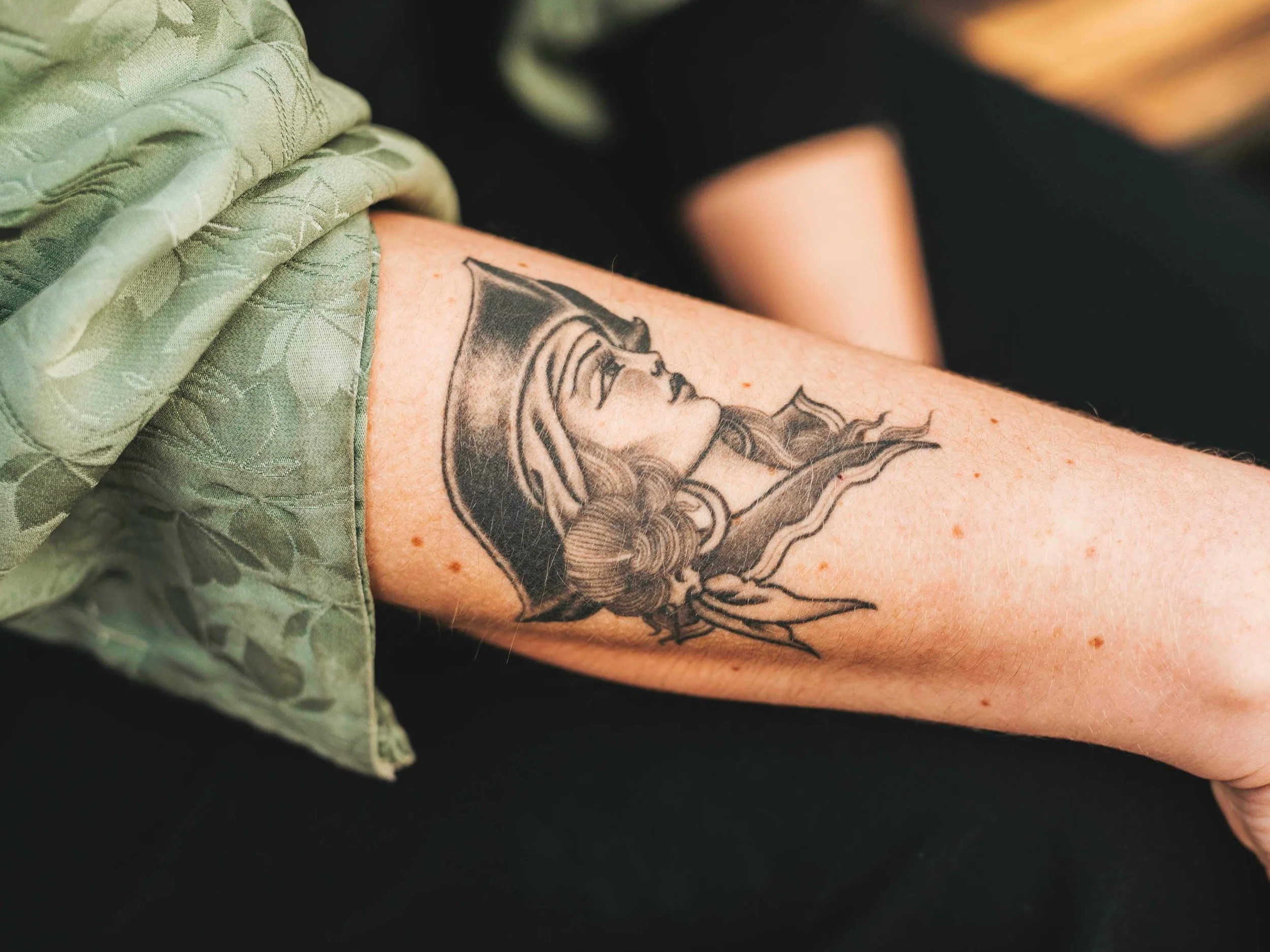 Pirateri kalder Mia Maja Hansson sin evne til at tale sin egen agenda ind i sine samarbejdspartneres. En nødvendighed som nytænkende iværksætter i et ofte konservativt erhvervsliv. Foto: Liv Kastrup