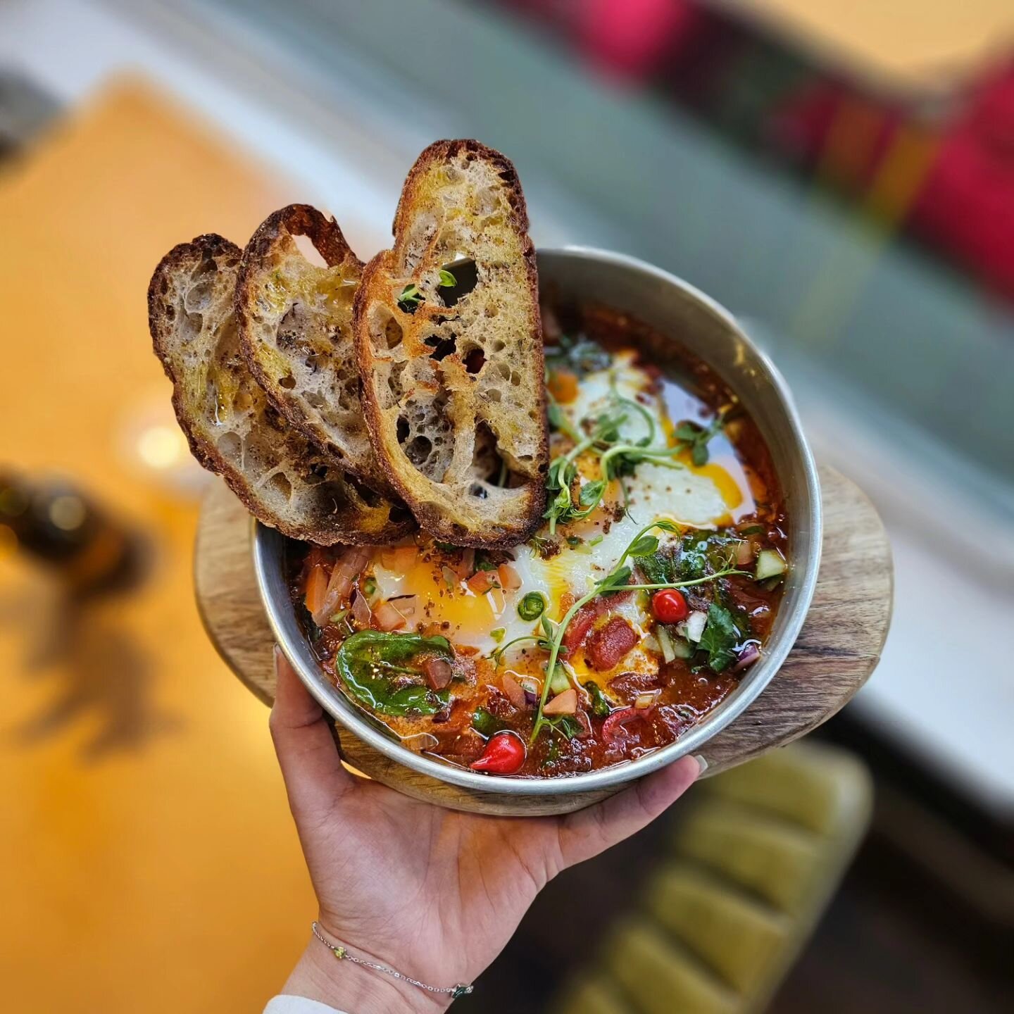 Shakshuka💫 isnt she pretty, bursting with flavours from North Africa and the Middle East spice trail. We serve our shak with dukkah fried eggs and lightly toasted zaatar sourdough. You really feel at home with this dish, and every bite takes you fur