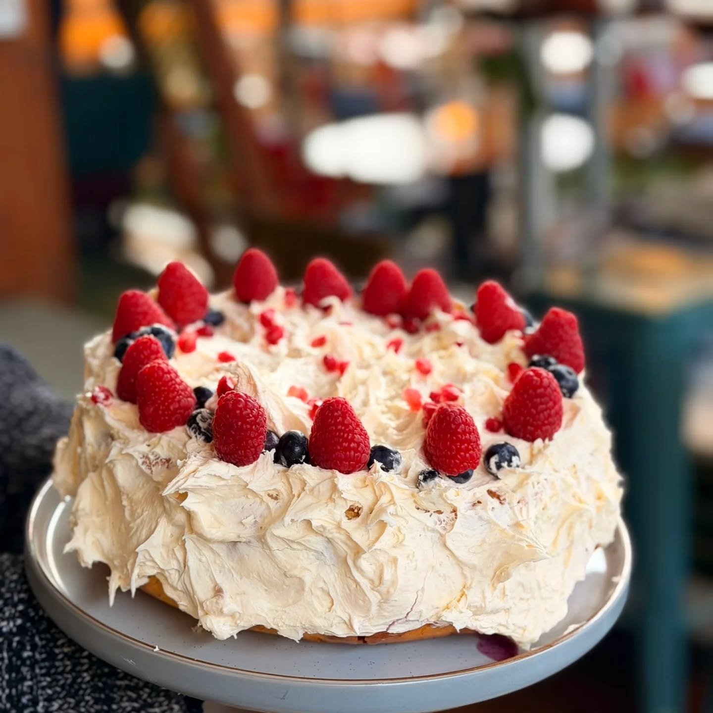 West Country Apple, Cardamon and Blackberry Victoria Sponge 

Airy sponge cake filled with our deli jam and cream

Vegan✨️