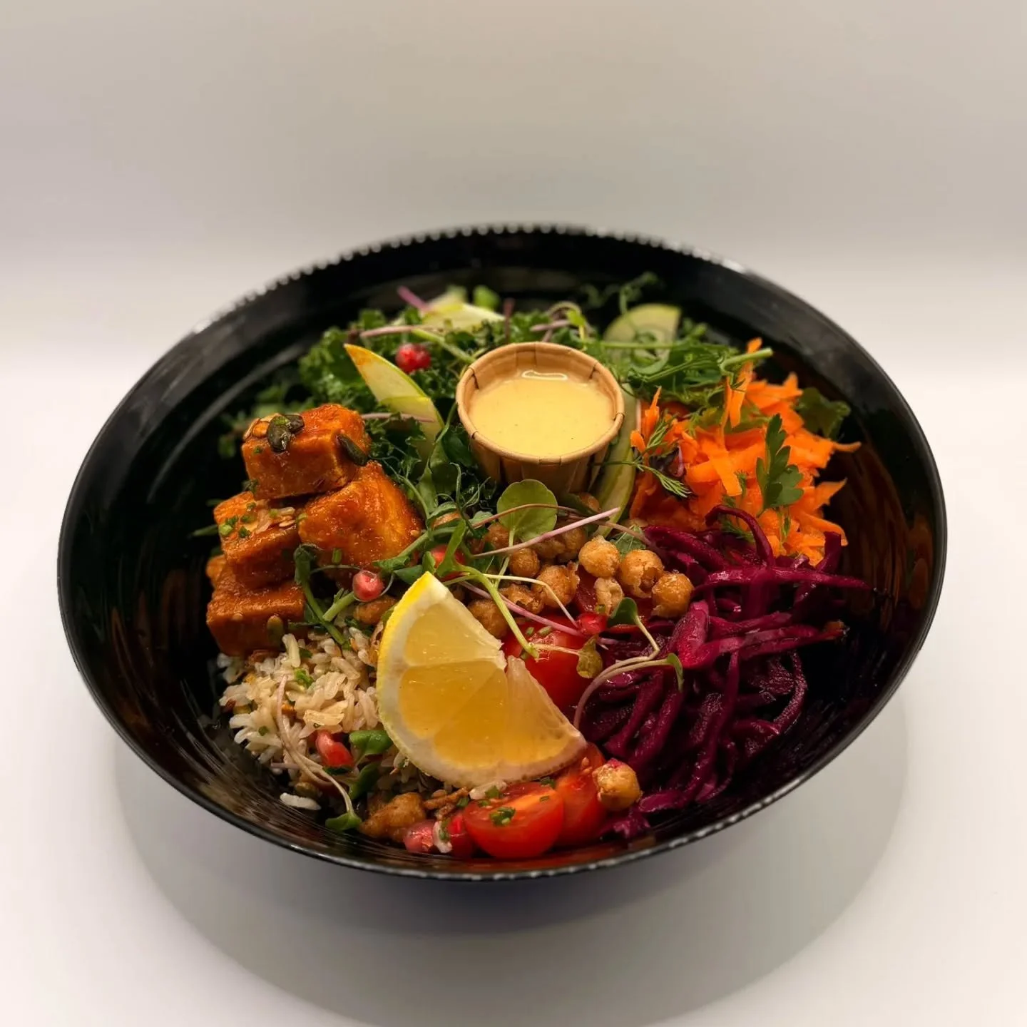 Veganuary Special 

The Rainbow Buddha Bowl
Lentils, winter greens, pickled roots, roasted chickpeas &amp; Korean-spiced tofu with lemon tahini sauce

Add our freshly juiced turmeric ginger soda for that health kick💪